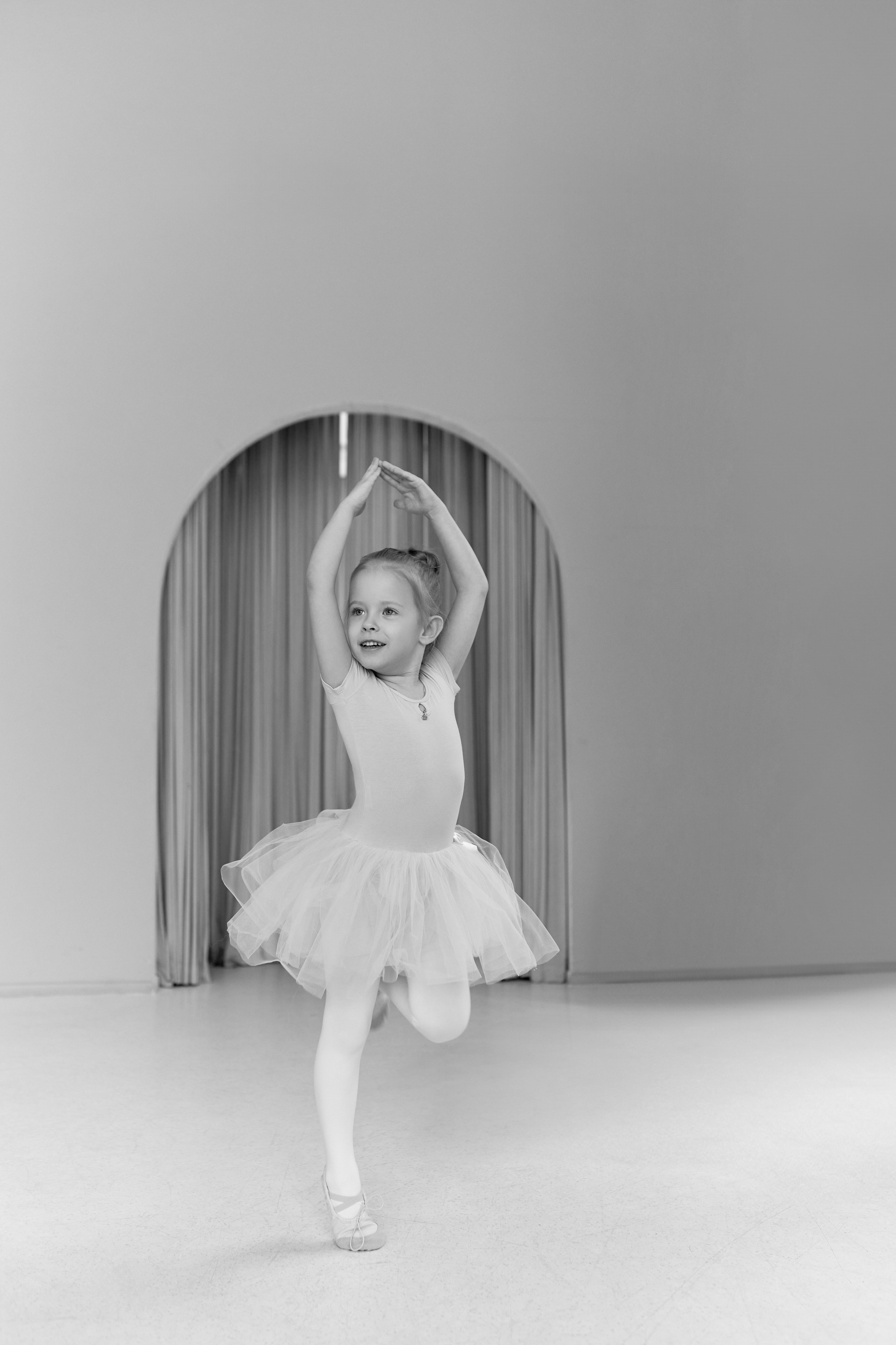 Семейная съемка в фотостудии. Сестры Карабаза. Фотографы и ретушеры в Москве и Санкт-Петербурге