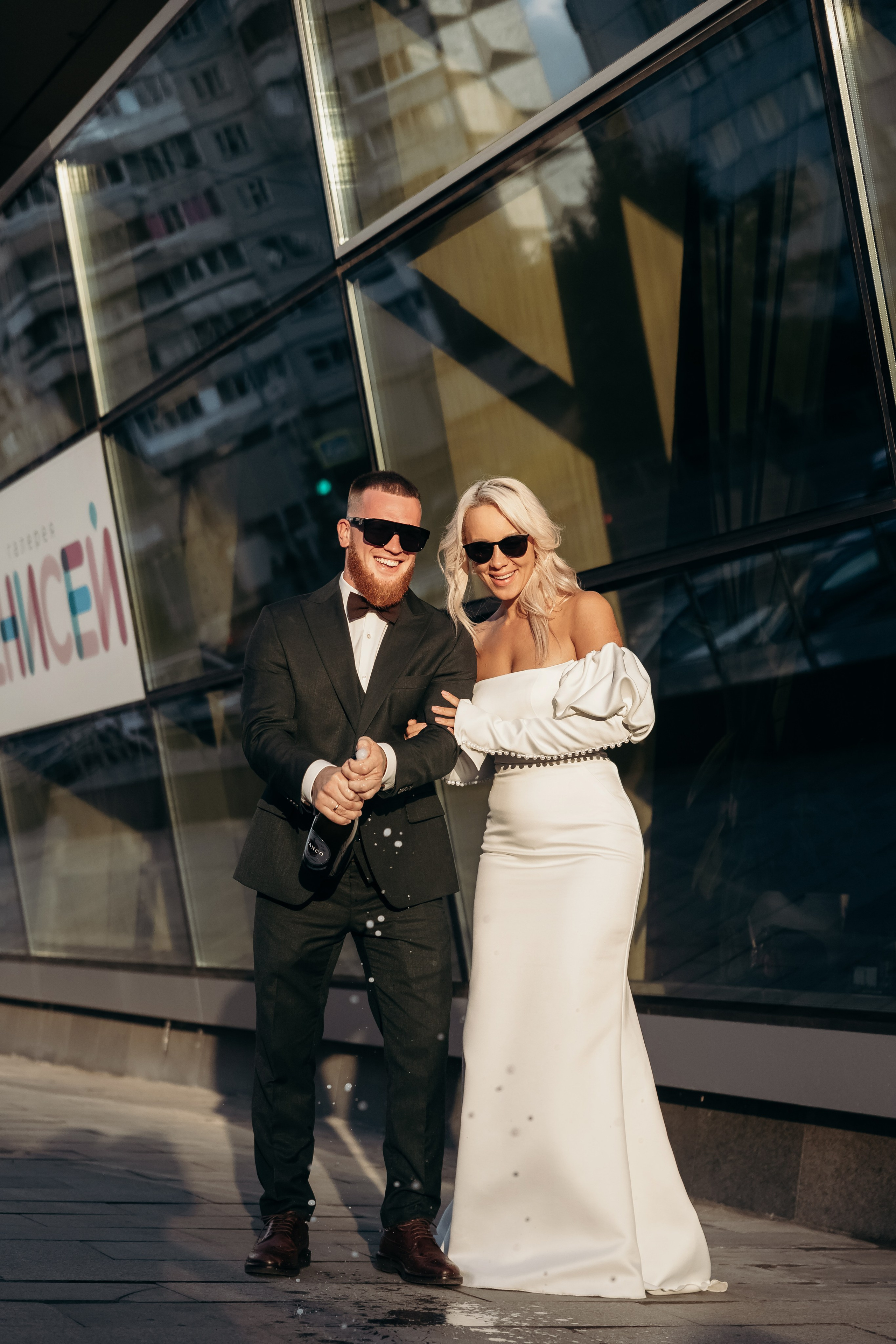 Александр и Елена (сборы, ресторан). Фотограф свадебный семейный в Красноярске Шукшина Наталья