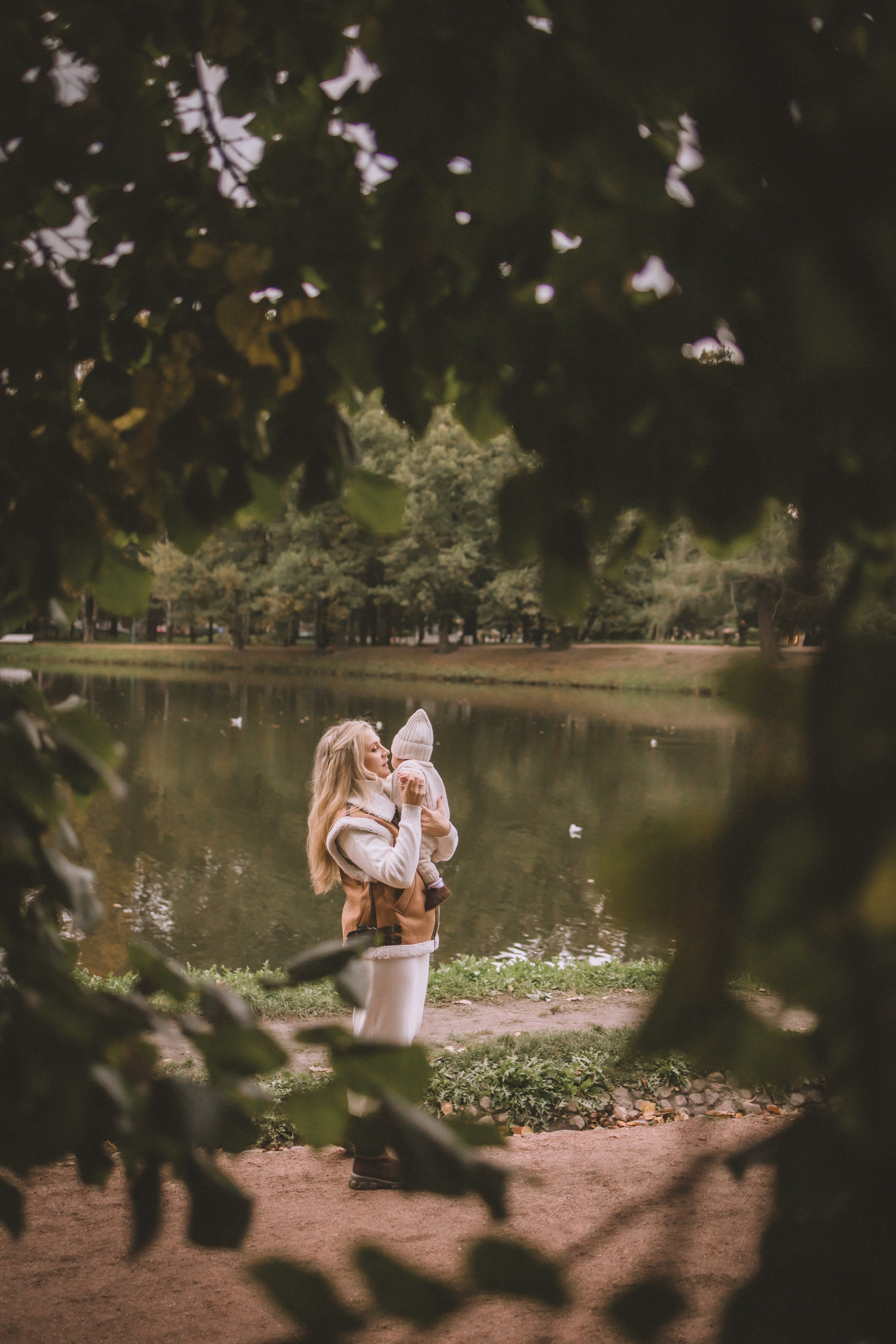 Тишина сада: покои озера и природные декорации позволяют насладиться спокойствием и красотой осени