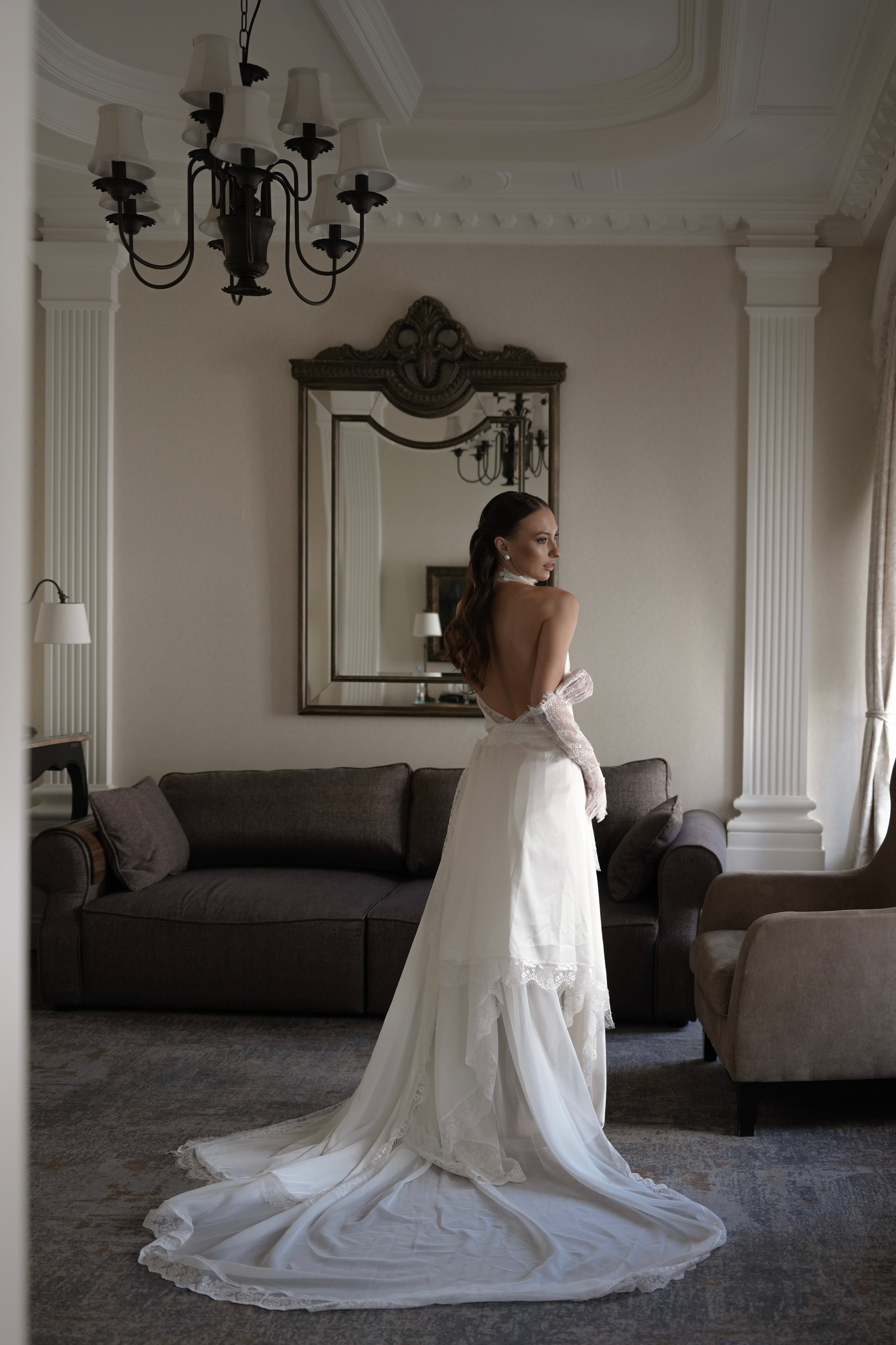 Свадебная фотосессия утра невесты и жениха в отеле Амбассадори