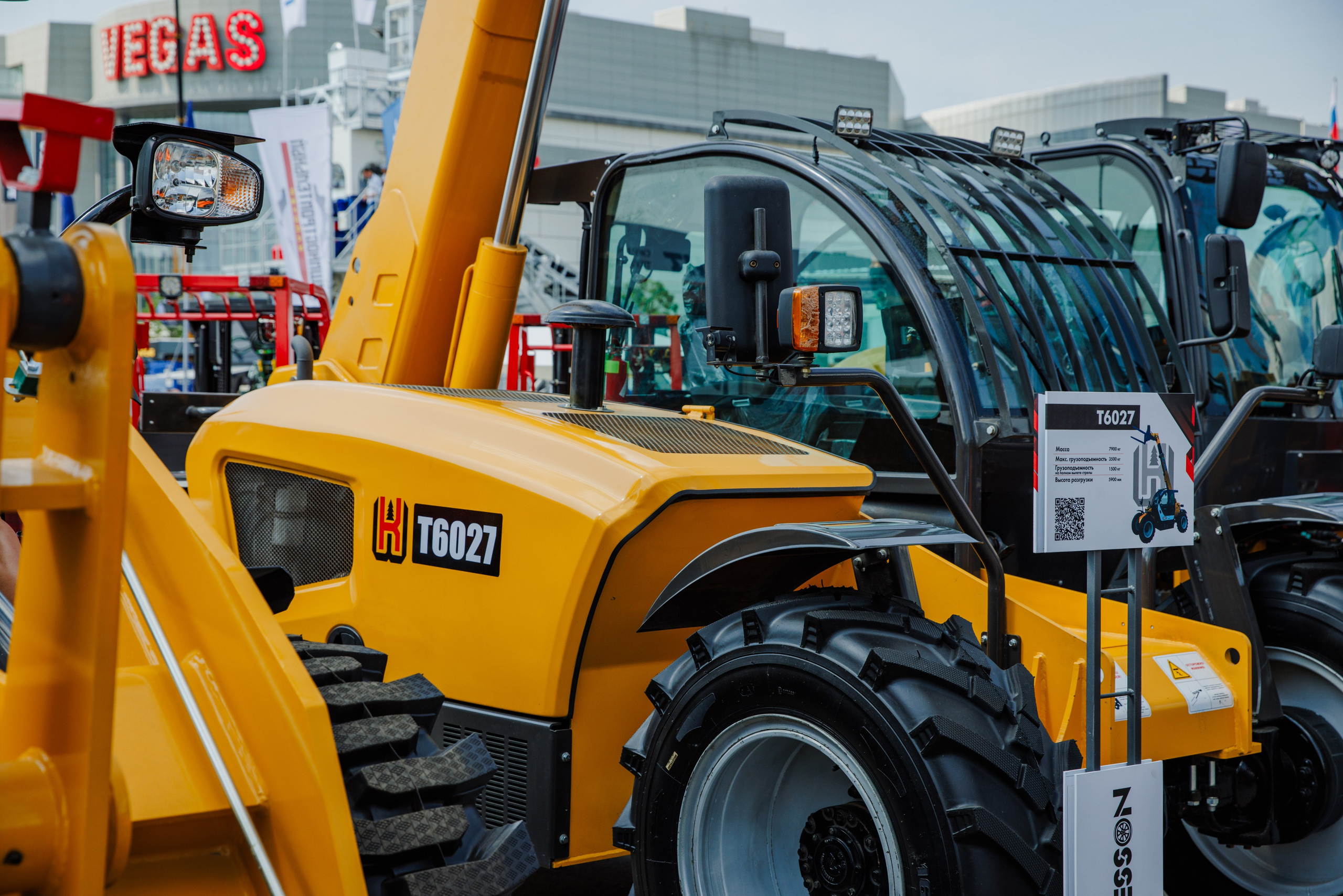 Выставка Спец. Техники. Фотограф Москва Шептаев Артём