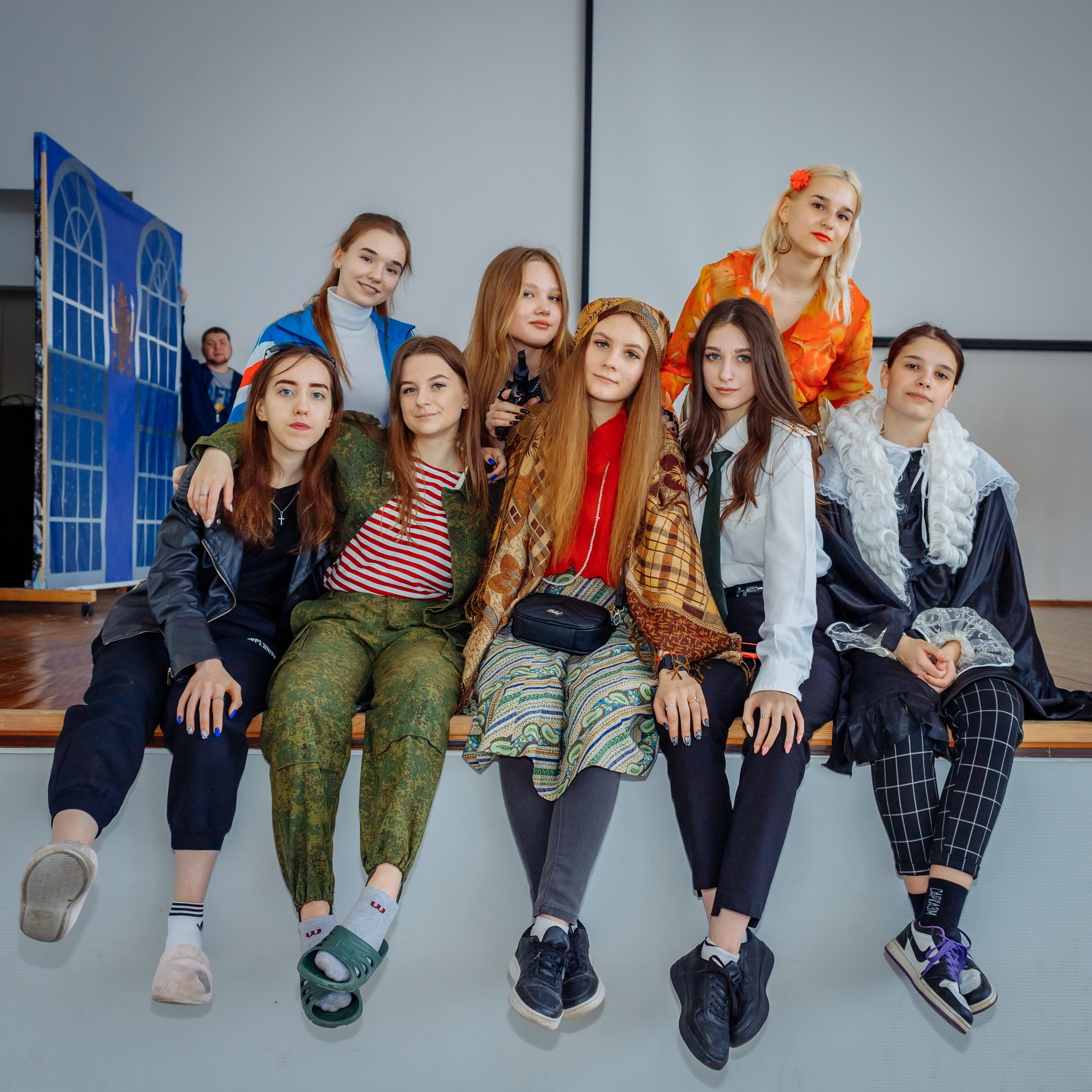 Фото выпуск 11 класс. Свадебный фотограф Марина Суворова и видеооператор Олег Петров