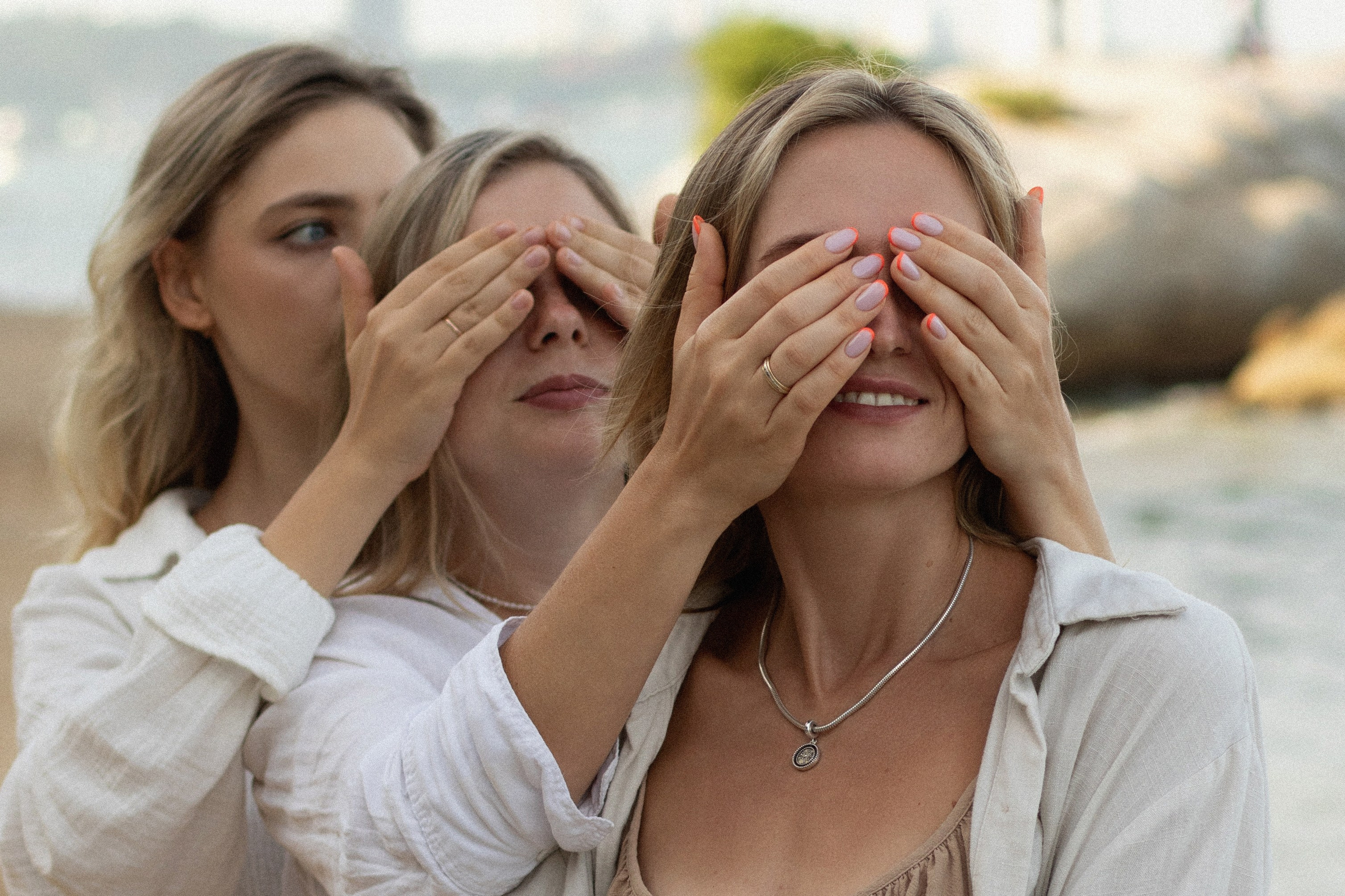 Three sisters. Portrait photographer in Thailand