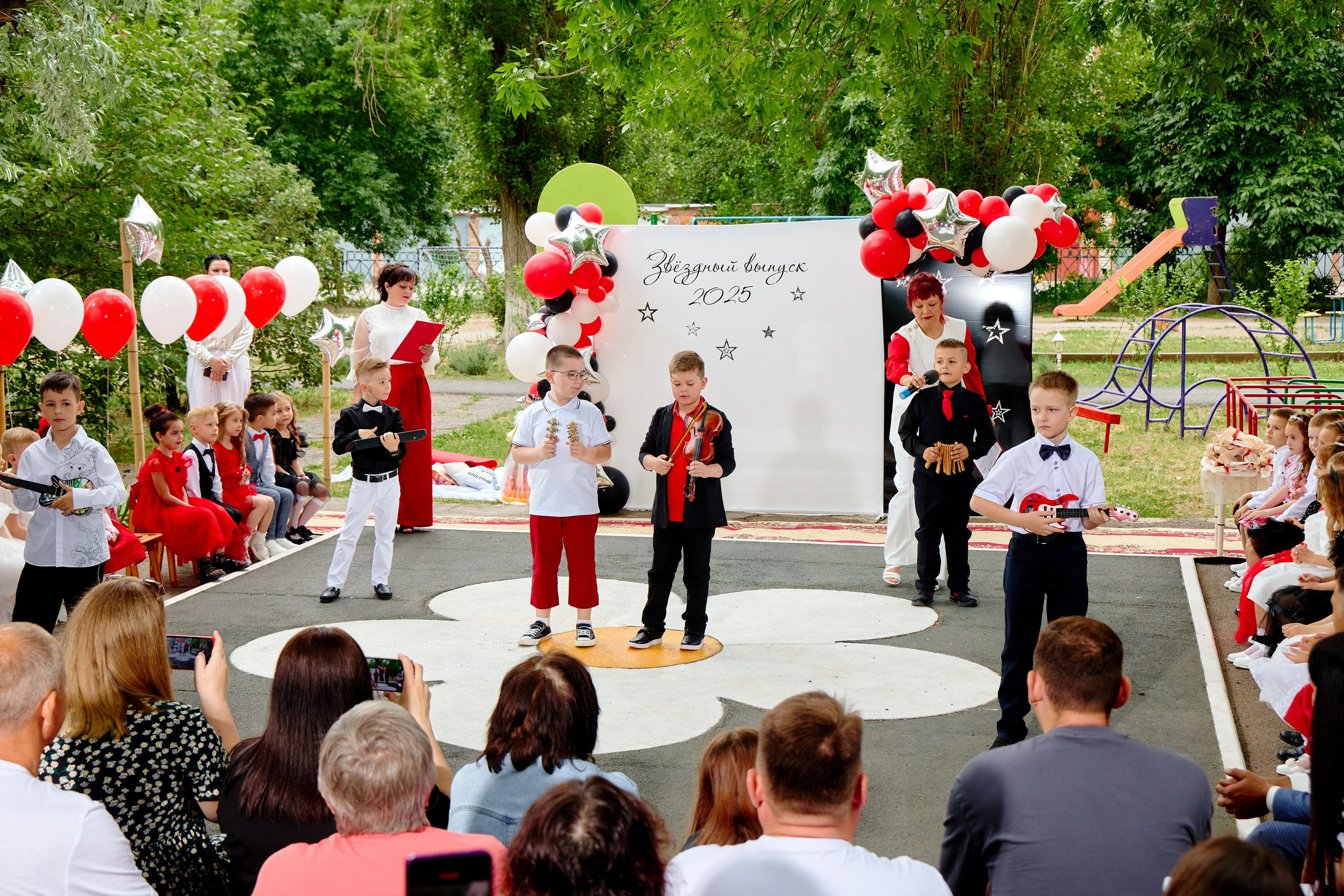 Выпускной 45 сад. Фотограф Выпускные альбомы Таганрог Сергей Коробченко