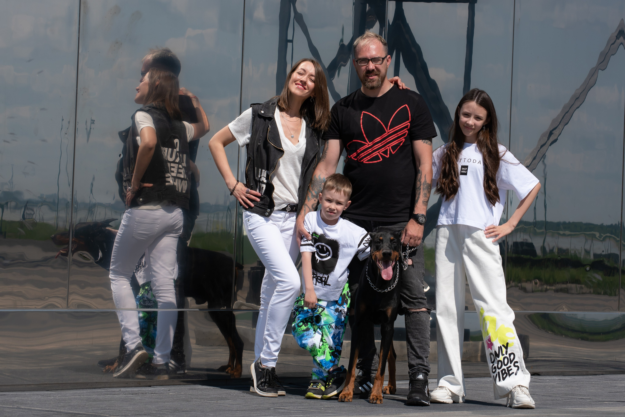 Семейная фотосессия прогулка по городу. Фотограф Макс Огурцов в Нижнем Новгороде