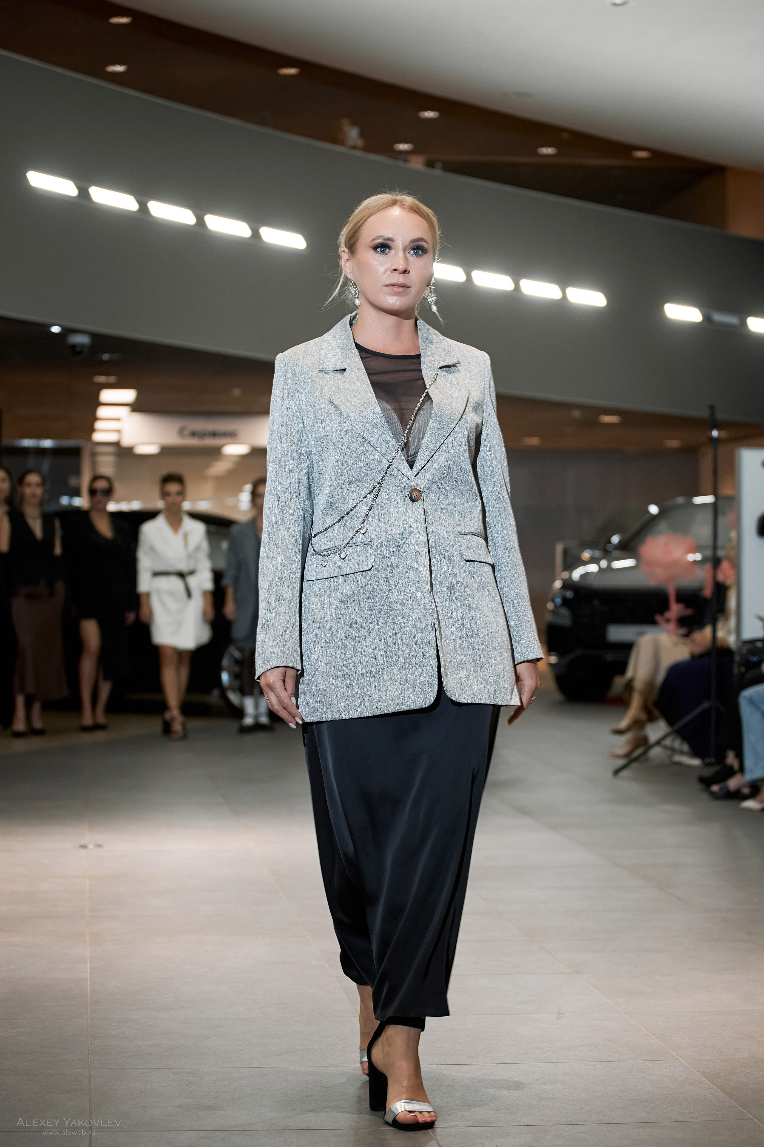 Модный показ PRE-FALL модельной школы Modeling+. Фотограф Алексей Яковлев