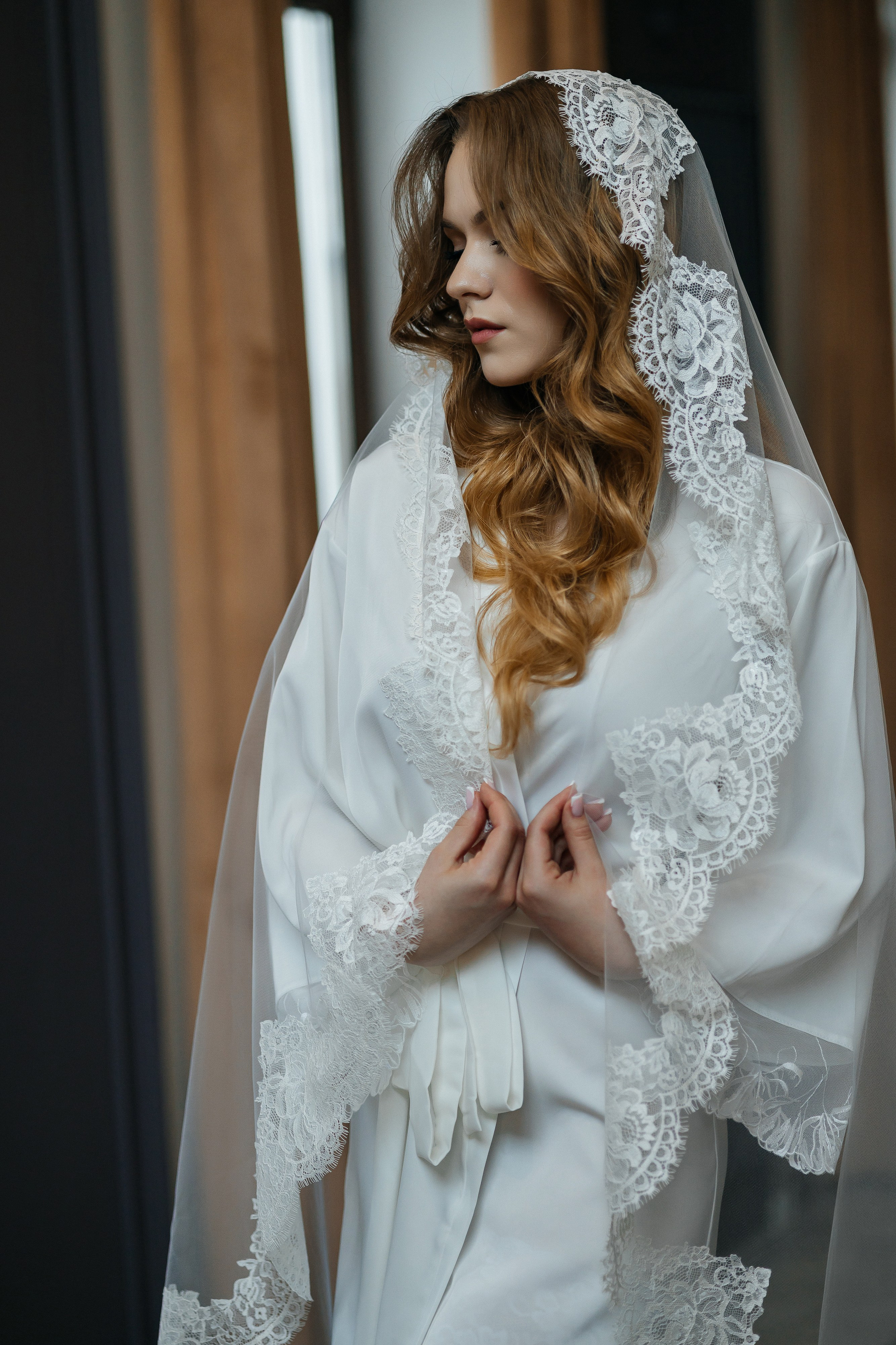 Роскошное утро пары в номере отеля. Олег Сверчков | Свадебный фотограф Вологда