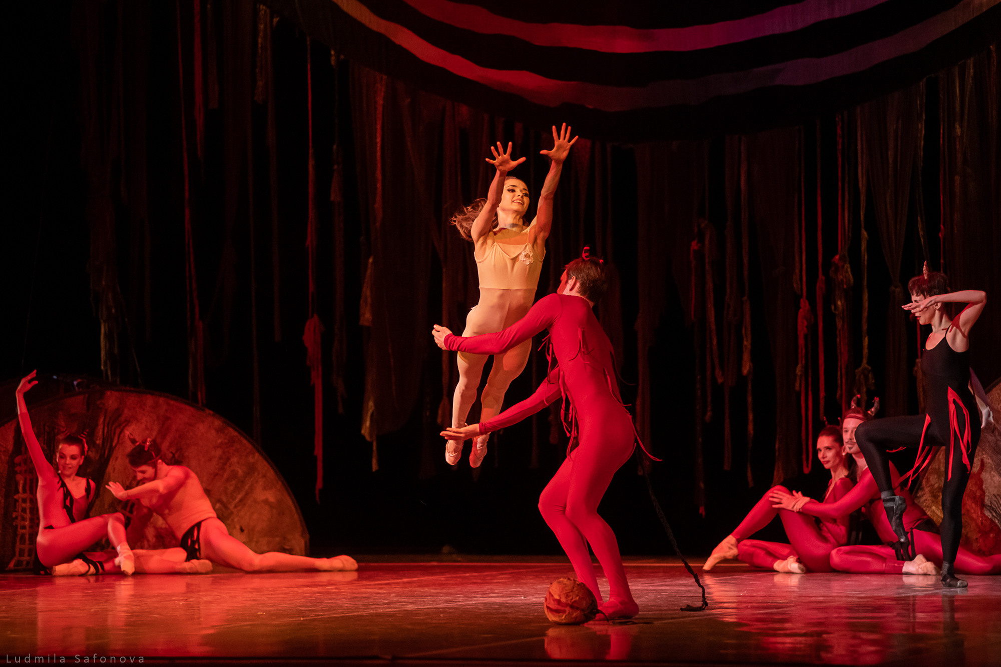 Сотворение мира. ГАТКБ под руководством Касаткиной и Василёва. Lucytheatre