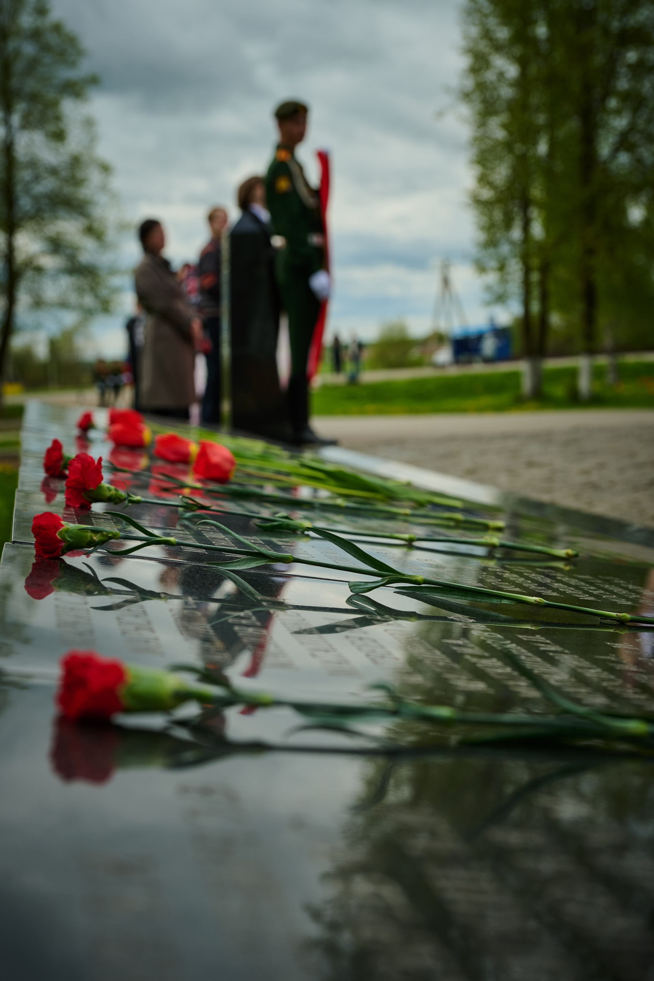 Памяти подвигу Кремлевских курсантов. Ярополец. Фотограф Роман Адлер