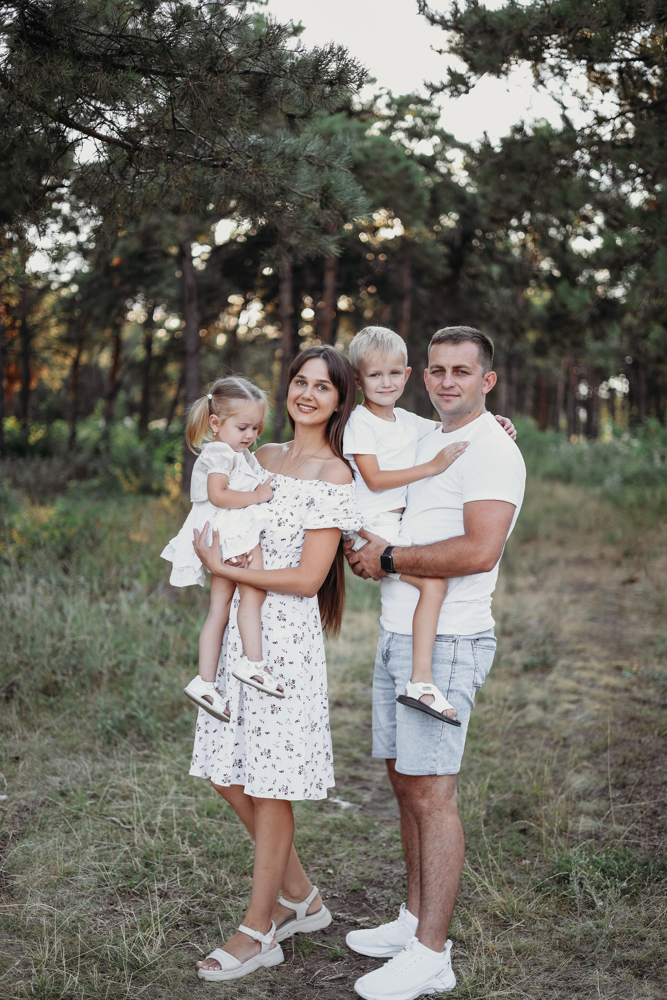 Сергей, Вика, Артем и Алина. Фотограф Алевтина Матешук