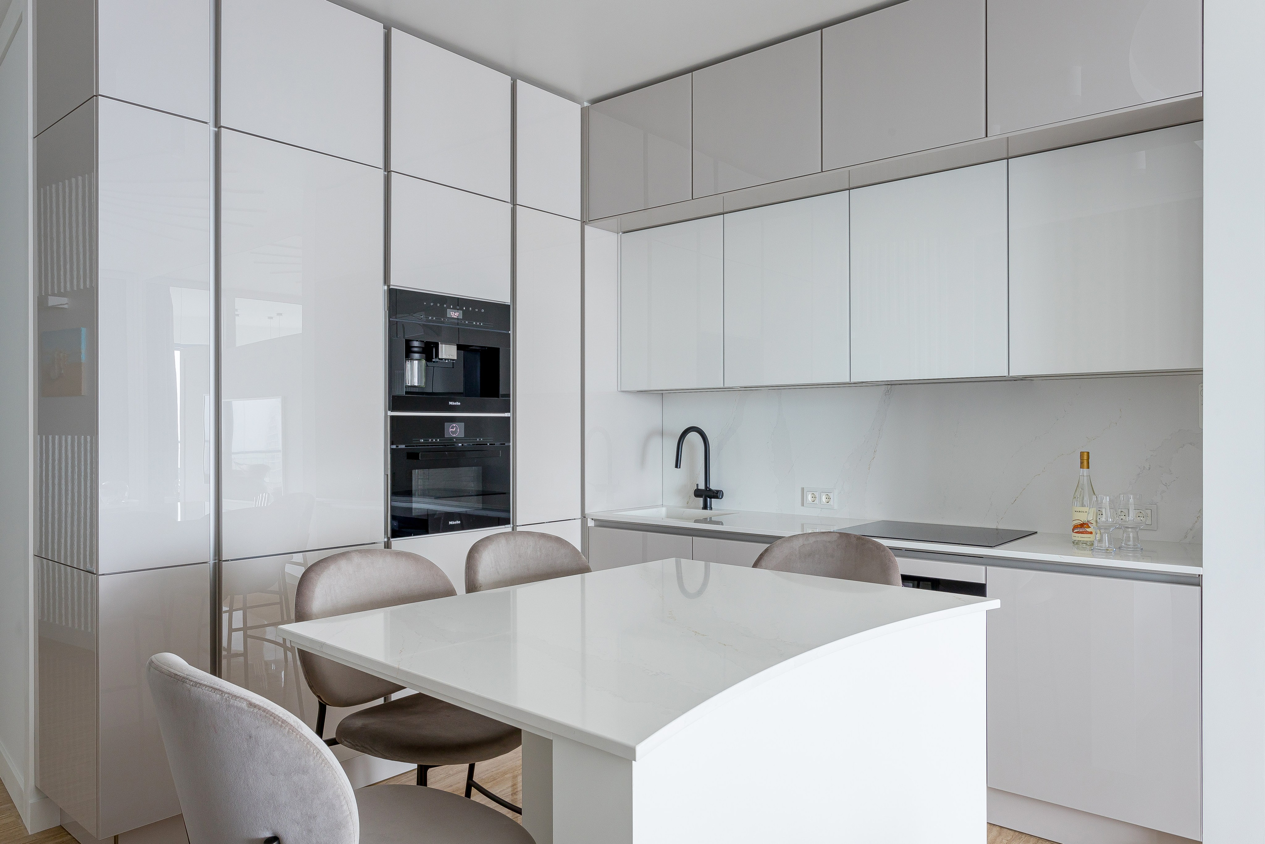 Photography with designers. Interior photographer Vitalii in Portland and Vancouver