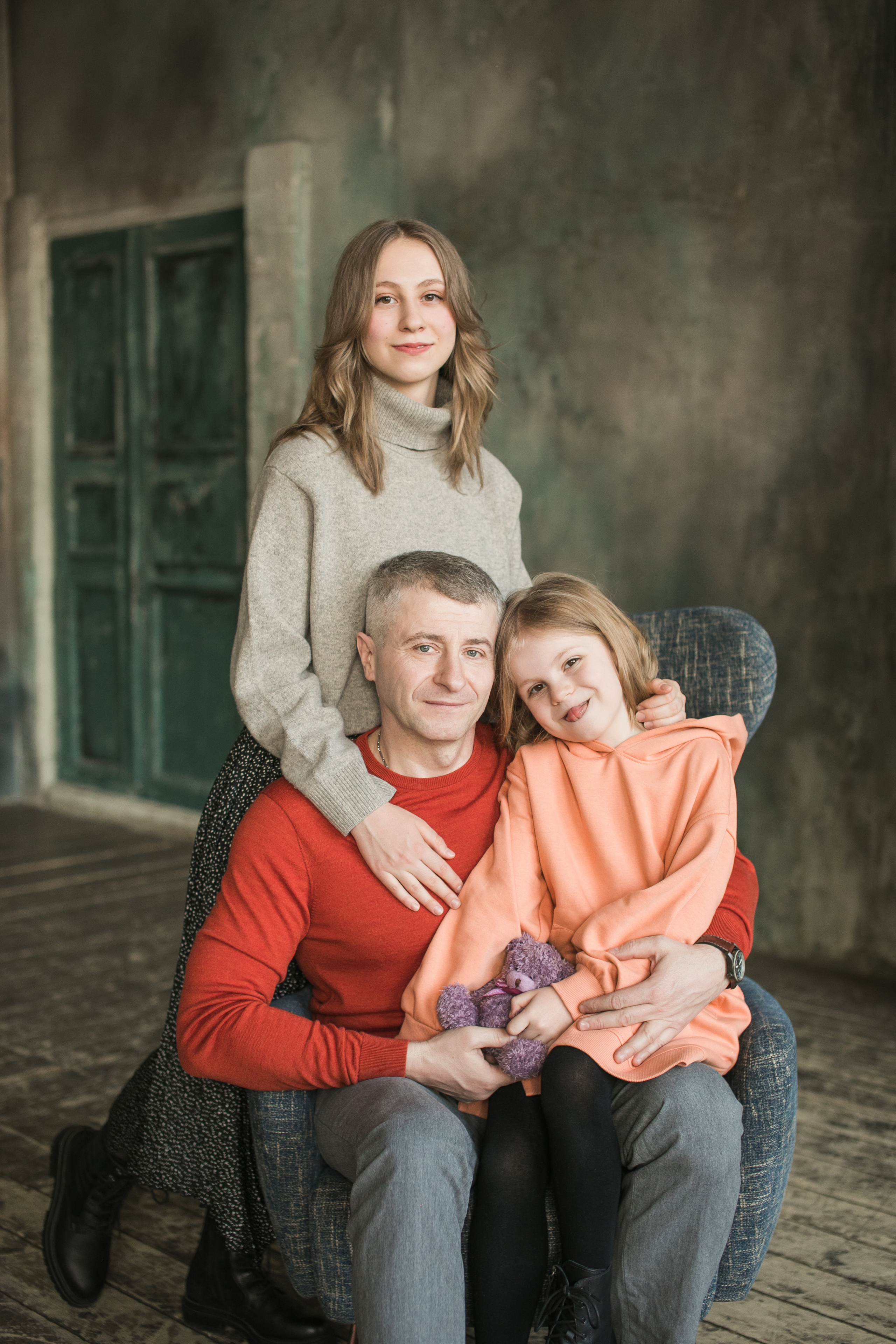 семейная фотосессия в студии с детьми