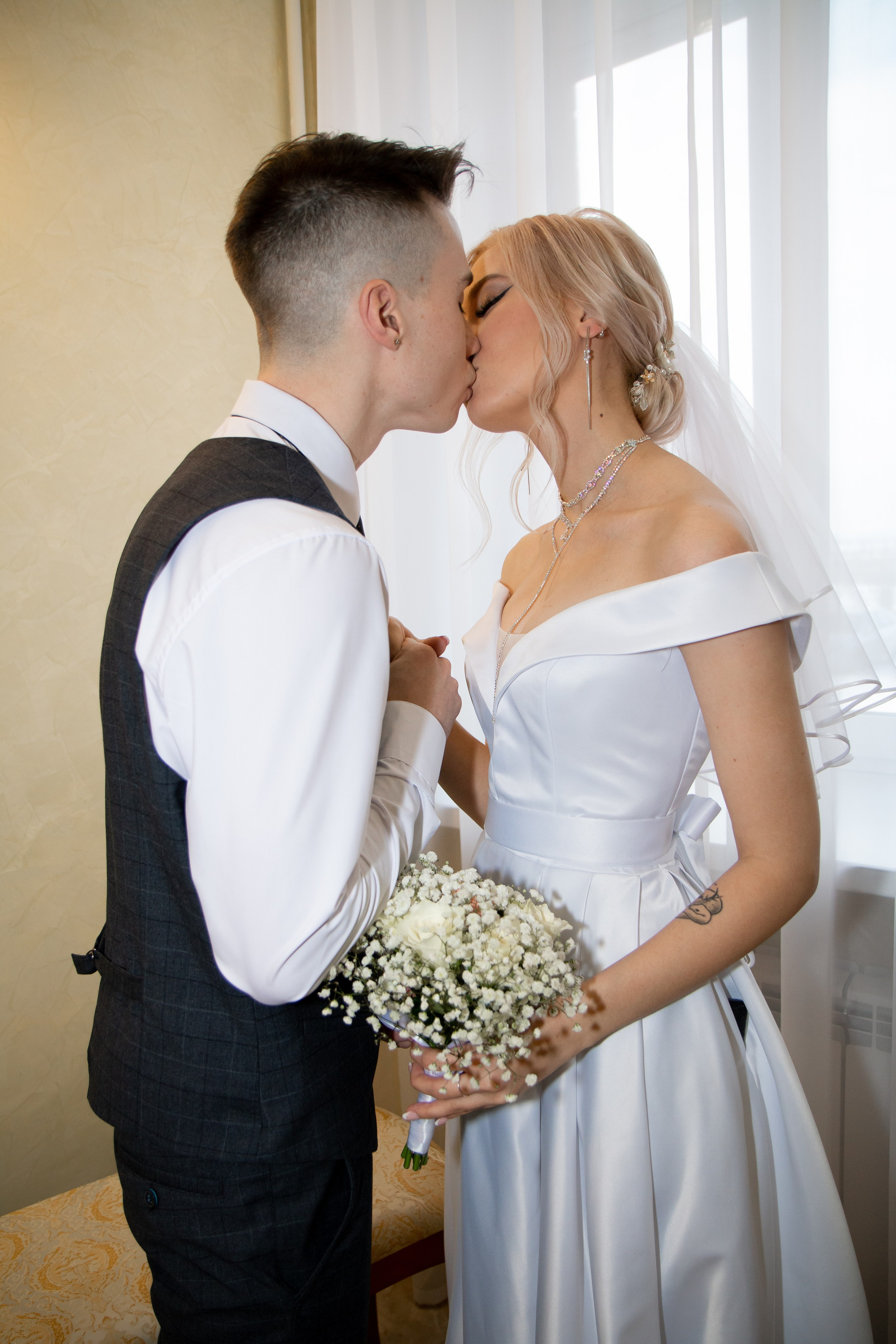 Свадебная фотосессия в Шелехове. Фотограф в Шелехове, лучшие выпускные альбомы в Шелехове