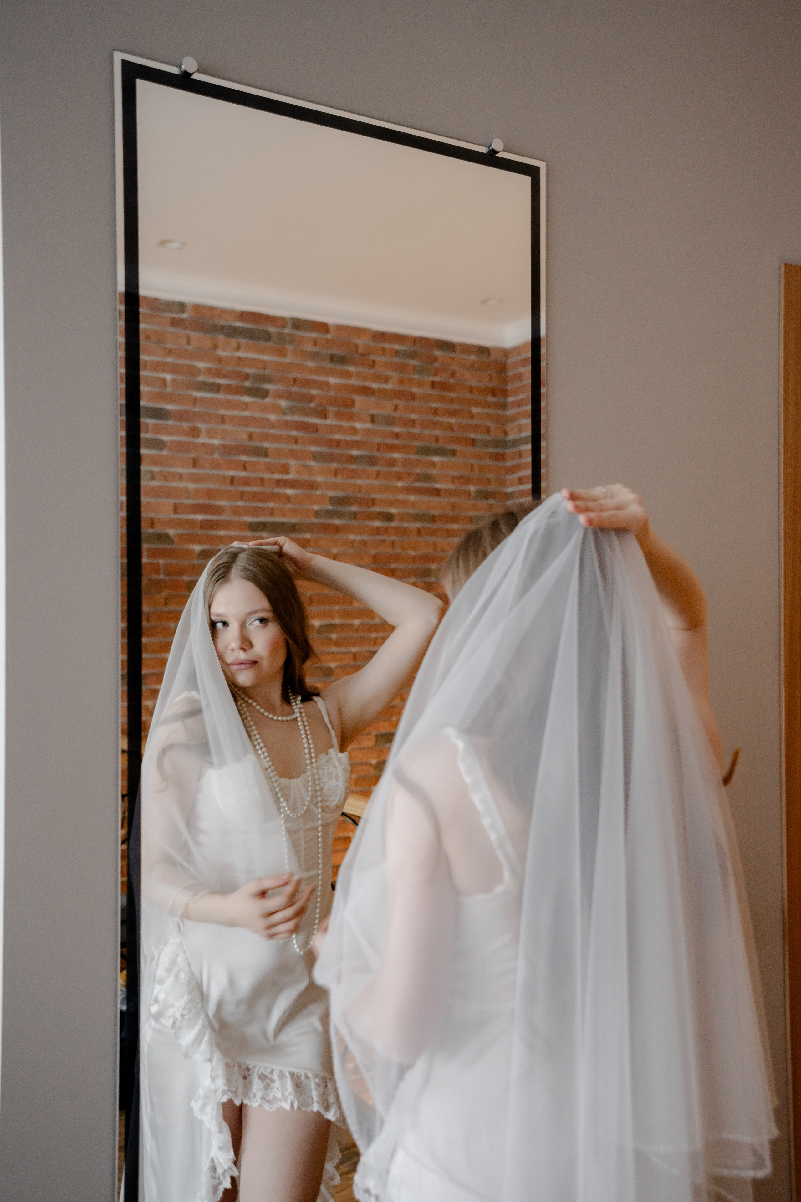 СВАДЕБНАЯ СЬЕМКА СБОРОВ В ОТЕЛЕ И ВЫЕЗД НА ЦЕРЕМОНИЮ (СНЯТО В СИБИРЕ В НИЖНЕВАРТОВСКЕ). Профессиональный фотограф, Санкт-Петербург — Виктория Богомолова