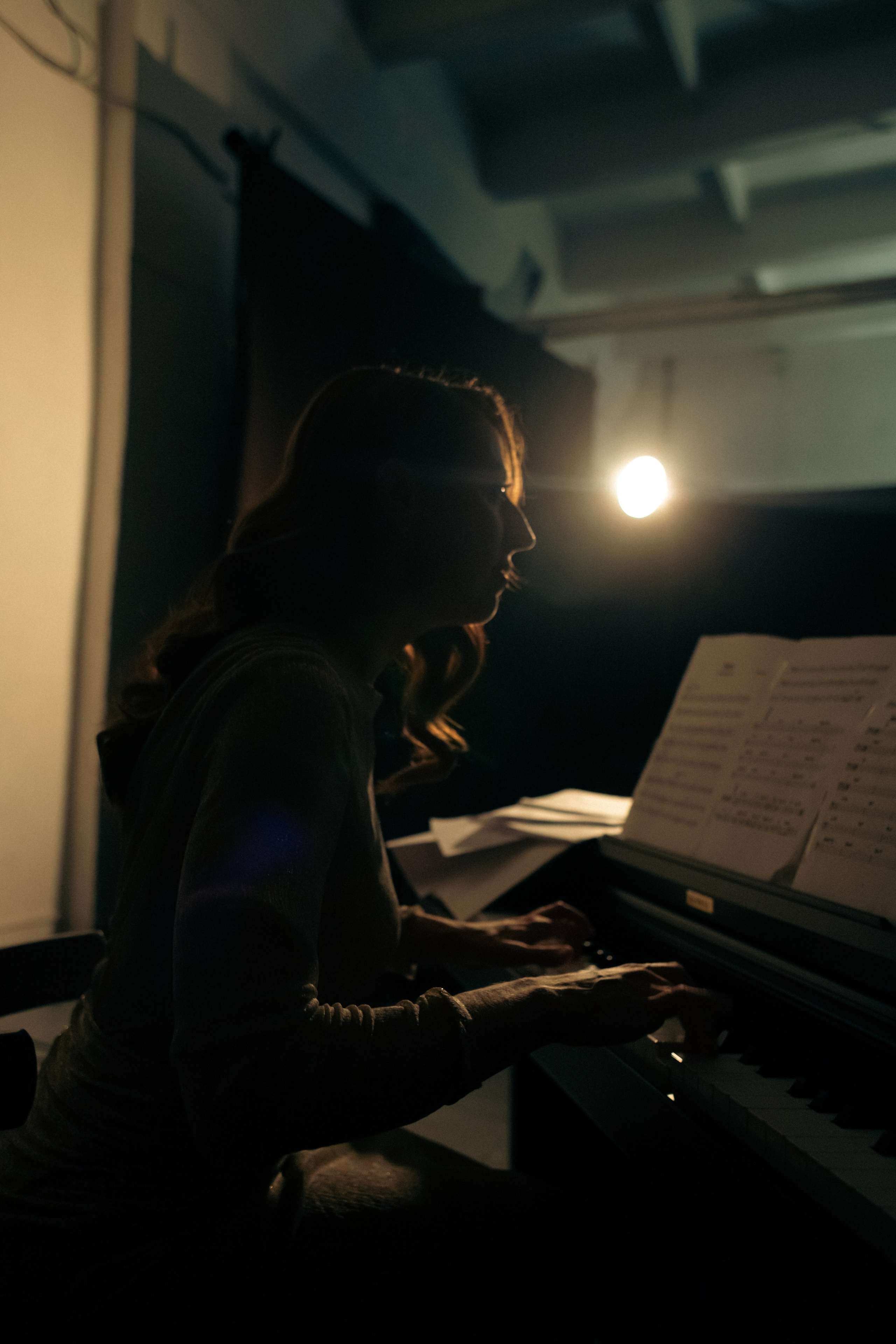 Композитор Юлия Перминова. Фотосъемка. Фотограф в Тюмени Даша Михнова. Портреты, фотопроекты, фотодни