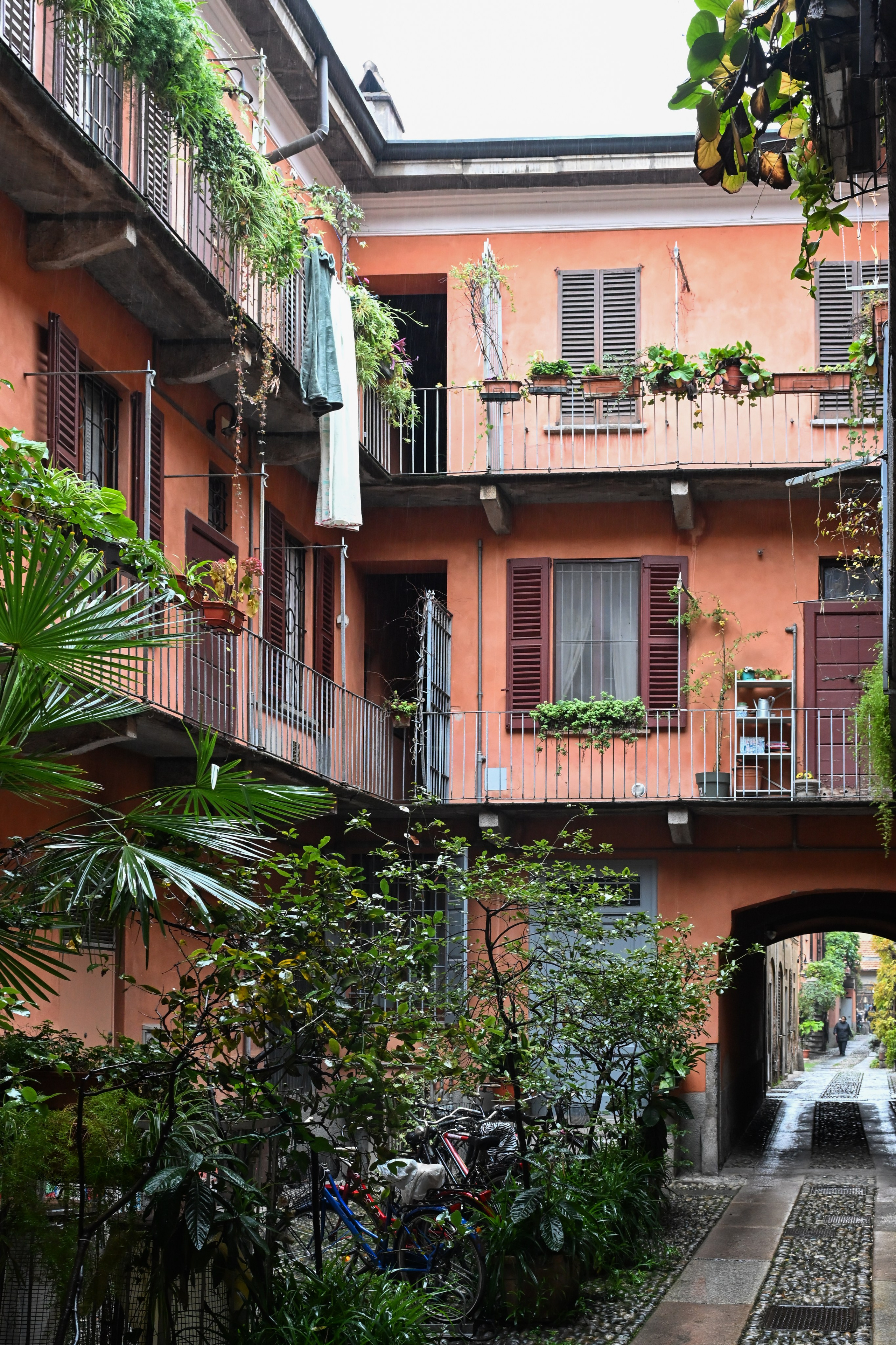 Milano: Navigli, City, Trams. Фотограф Минск