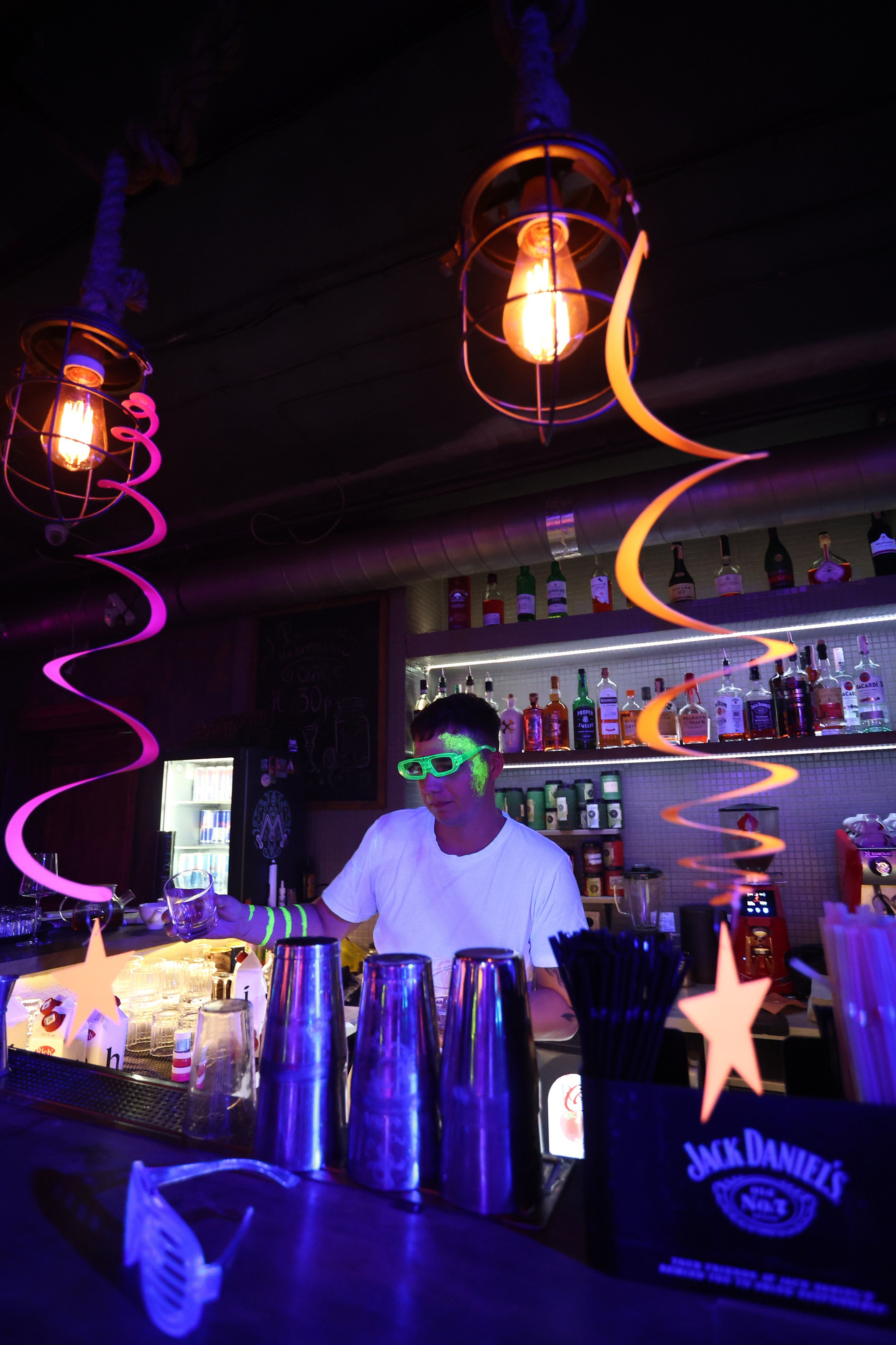 Neon Party 01.08.25. Мята Спортивная — Кальянная, караоке, бар в Минске