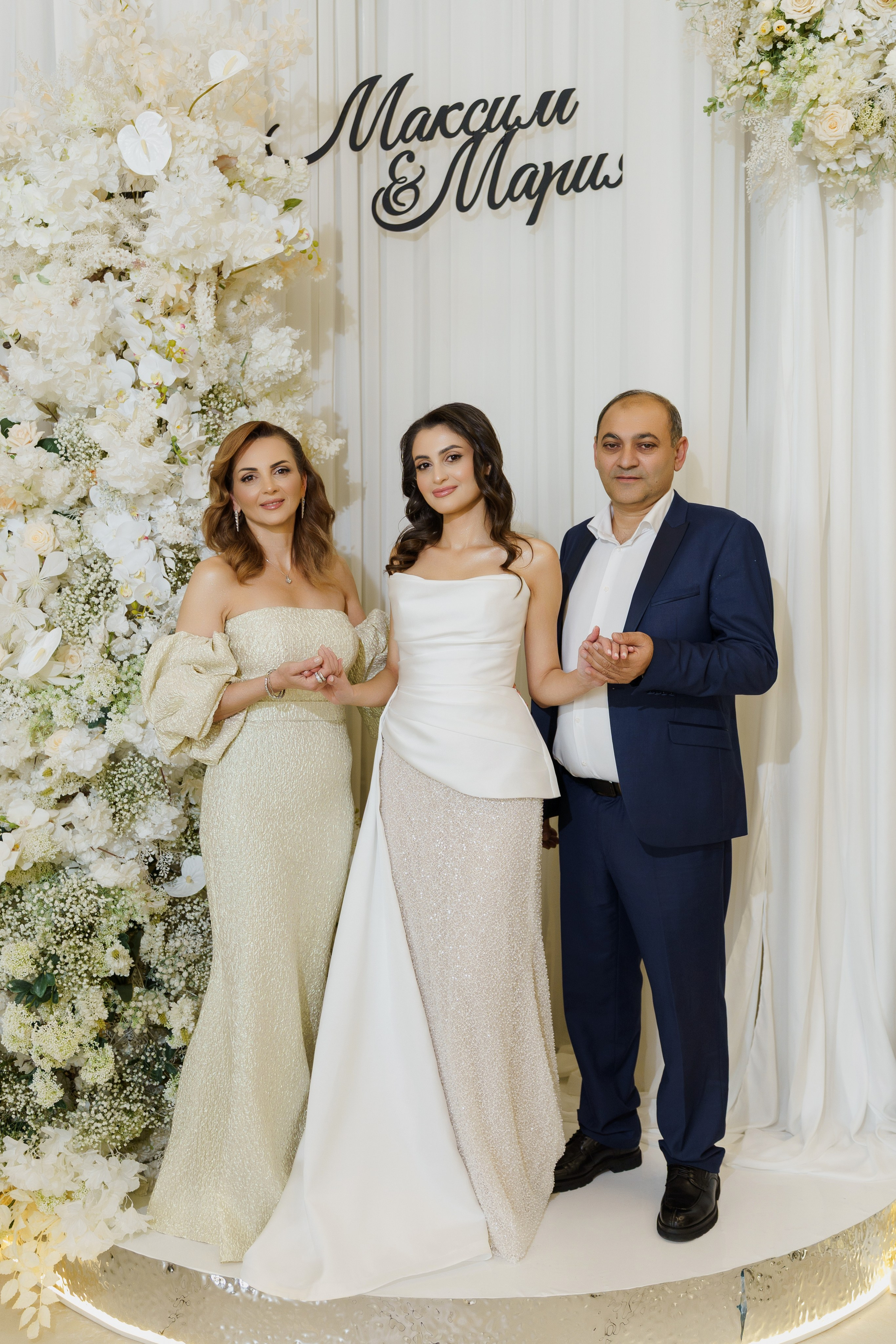 Красивое обручение на берегу чёрного моря в Лермонтово от ТВИНС СТУДИО. ТВИНС СТУДИО — лучшие свадебные фотографы и видеографы в Краснодаре