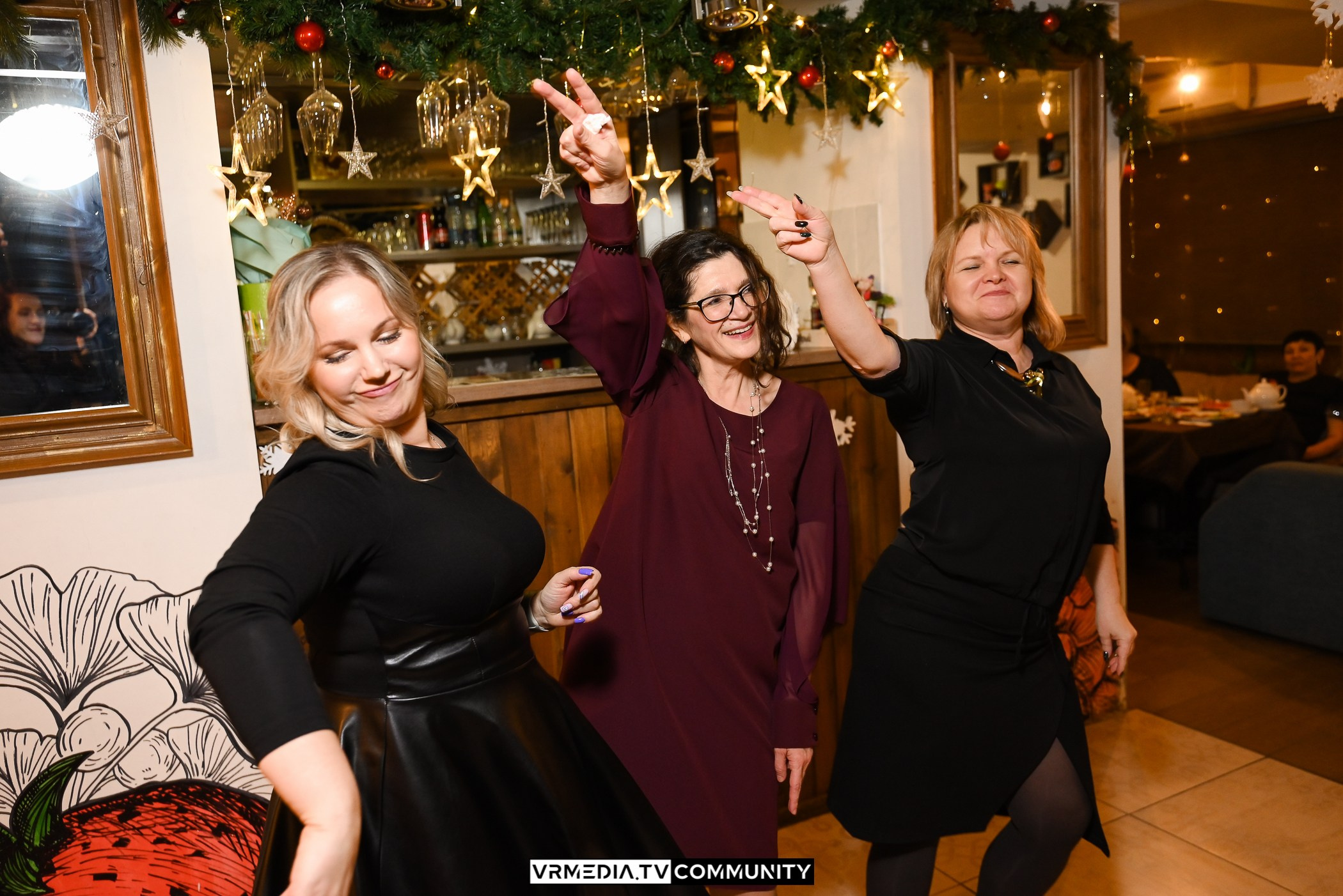 Новогодний вечер в кафе «КАмпот»