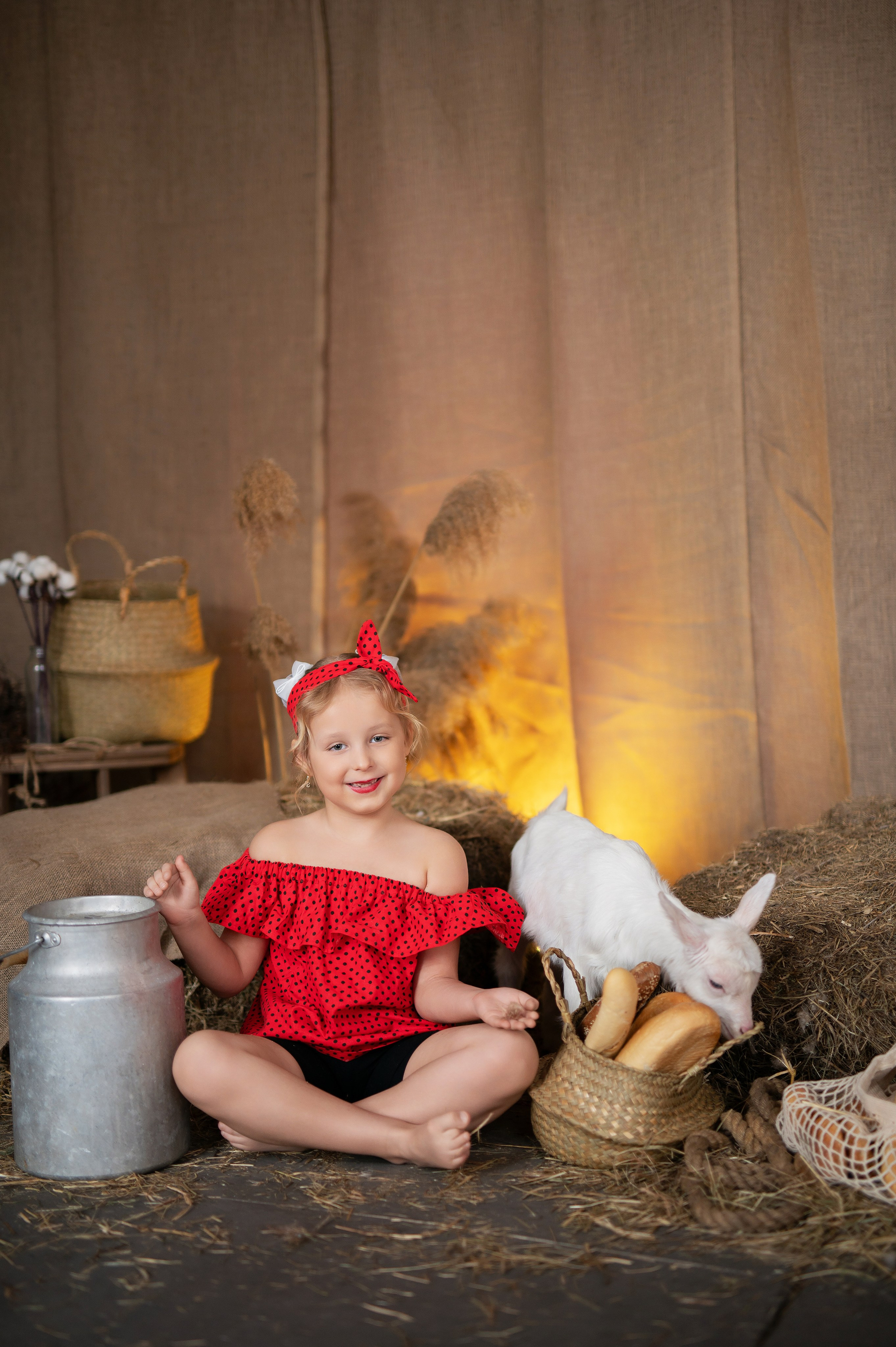 Когда в кадре больше искренности, чем позирования: история одной фотосессии с козлёнком. Детский и семейный фотограф Москва Рязань