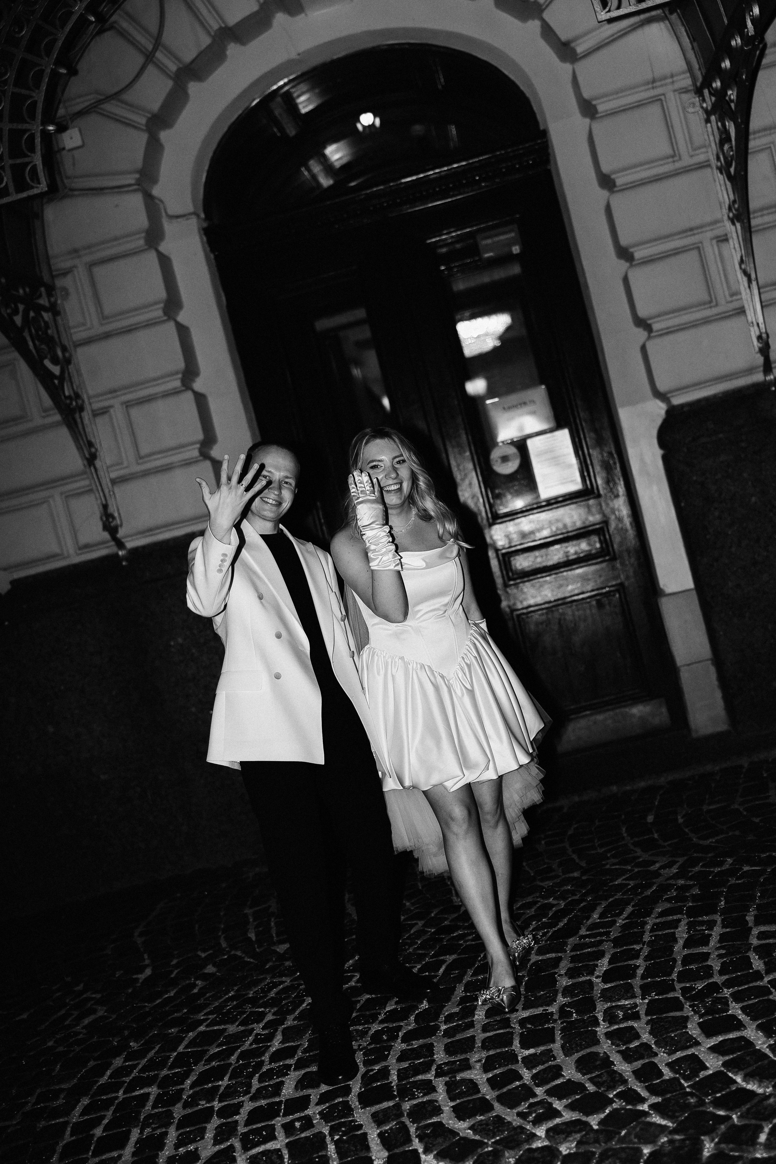 Когда я впервые увидел тебя, этот смех, ты мне напомнила по-моему сразу всех. Свадебный фотограф в Санкт-Петербурге Баженова Алина