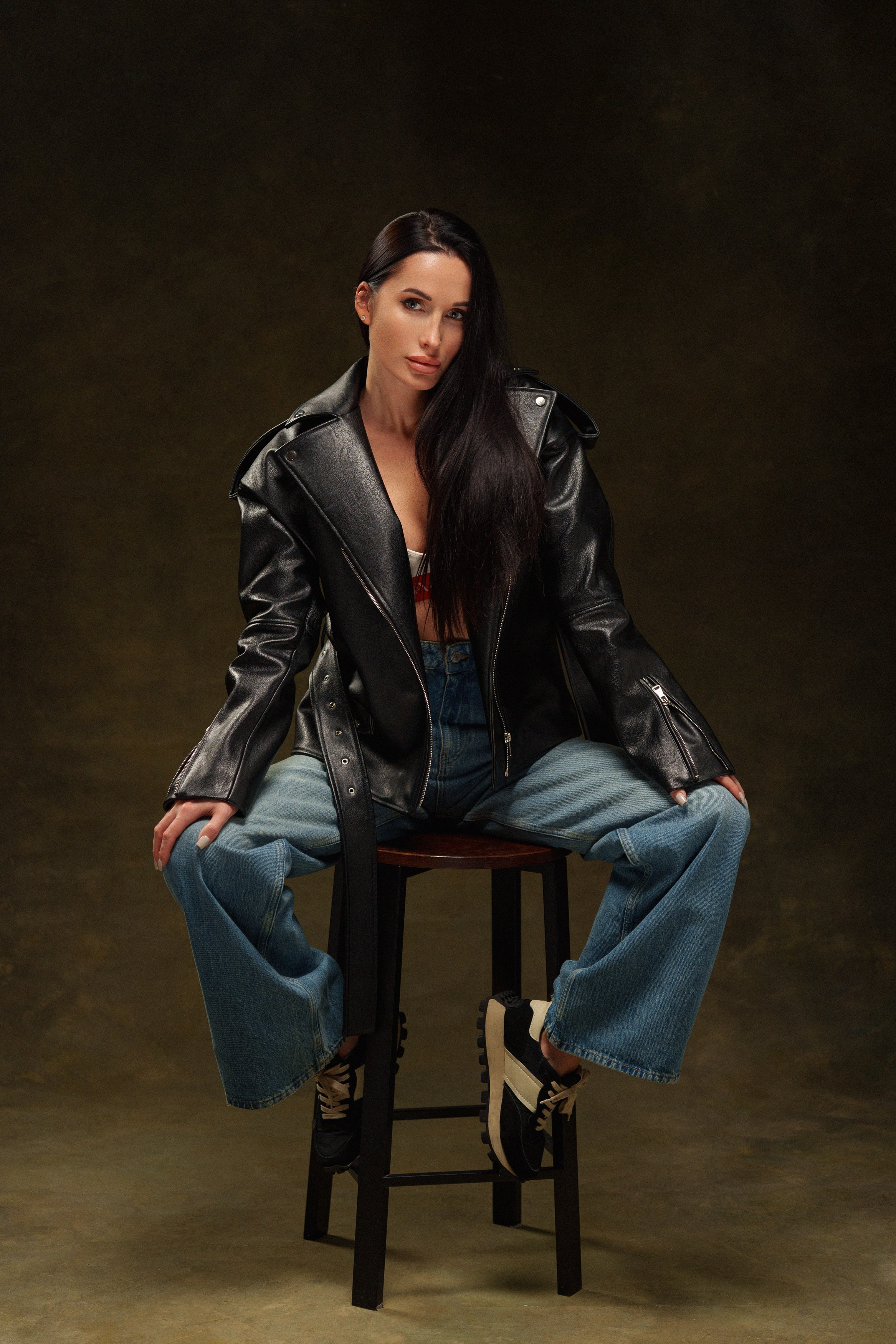 Портрет в студии, контент для блога, экспертная фотосессия | женский портрет | фотосессия в студии | фото контент для блога | экспертный блог визуал | контент инстаграм | экспертная съемка | контент фотосессия | личный блог визуал | личный бренд визуал | контент фотосессия | идеи фотосессии для контента | фото для блога | женский экспертный блог | фотосессия для личного бренда | бренд съемка