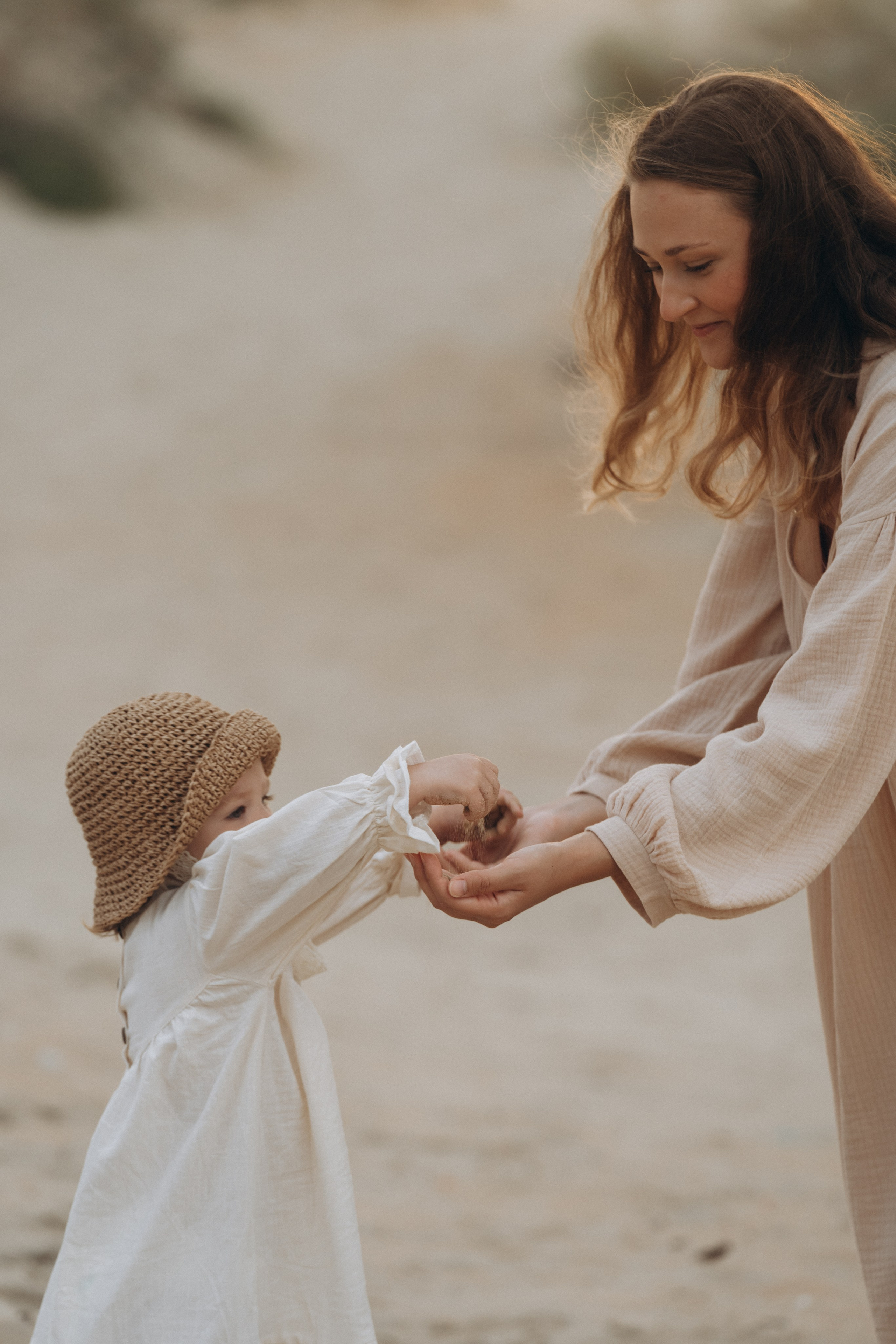 Семейный фотограф в Геленджике поймал момент - прыжок через волну, фотограф Геленджик