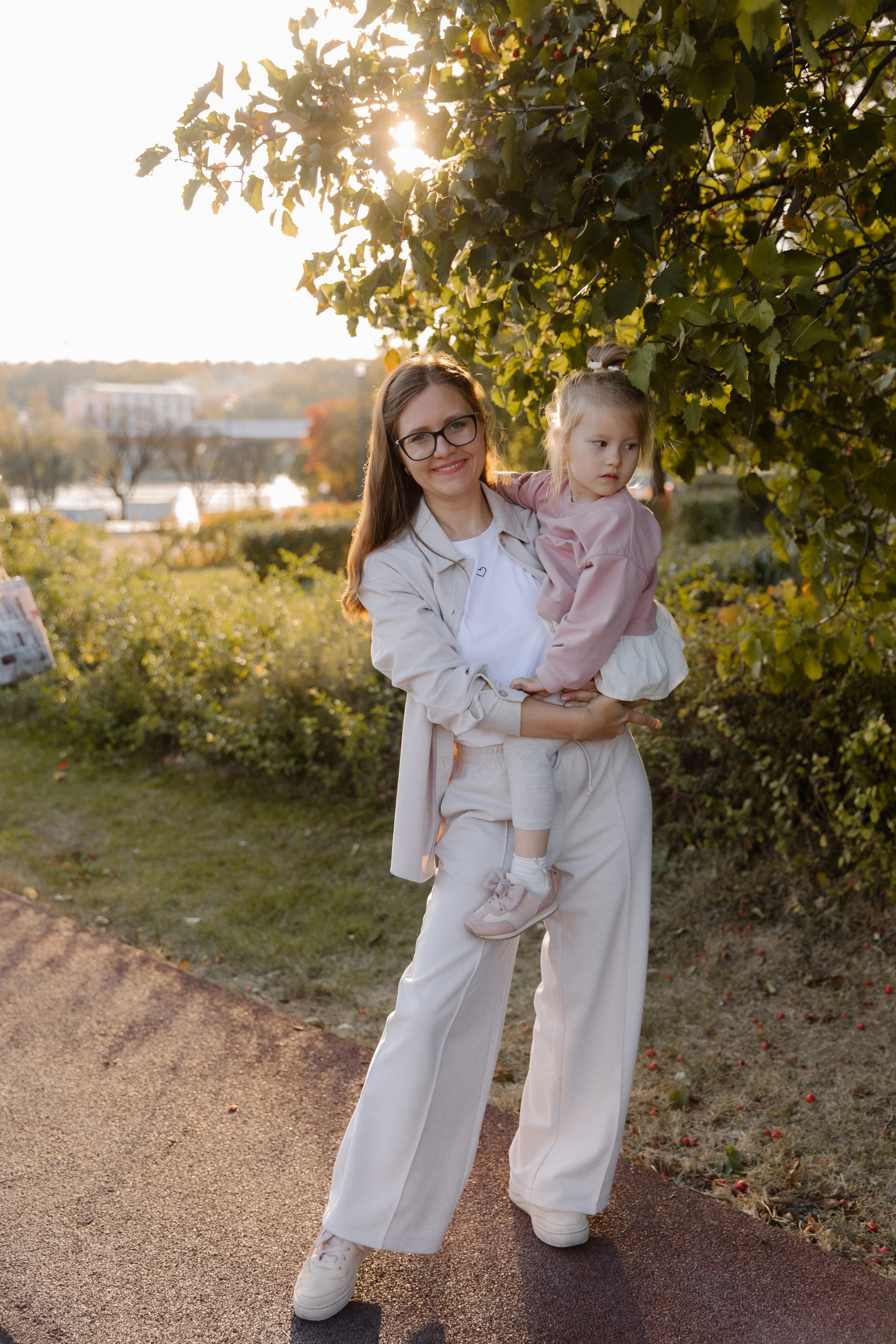 Прогулка Василисы с родителями, дядей и тетей. Семейный и свадебный фотограф в Москве и Зеленограде Пилипенко Юлия
