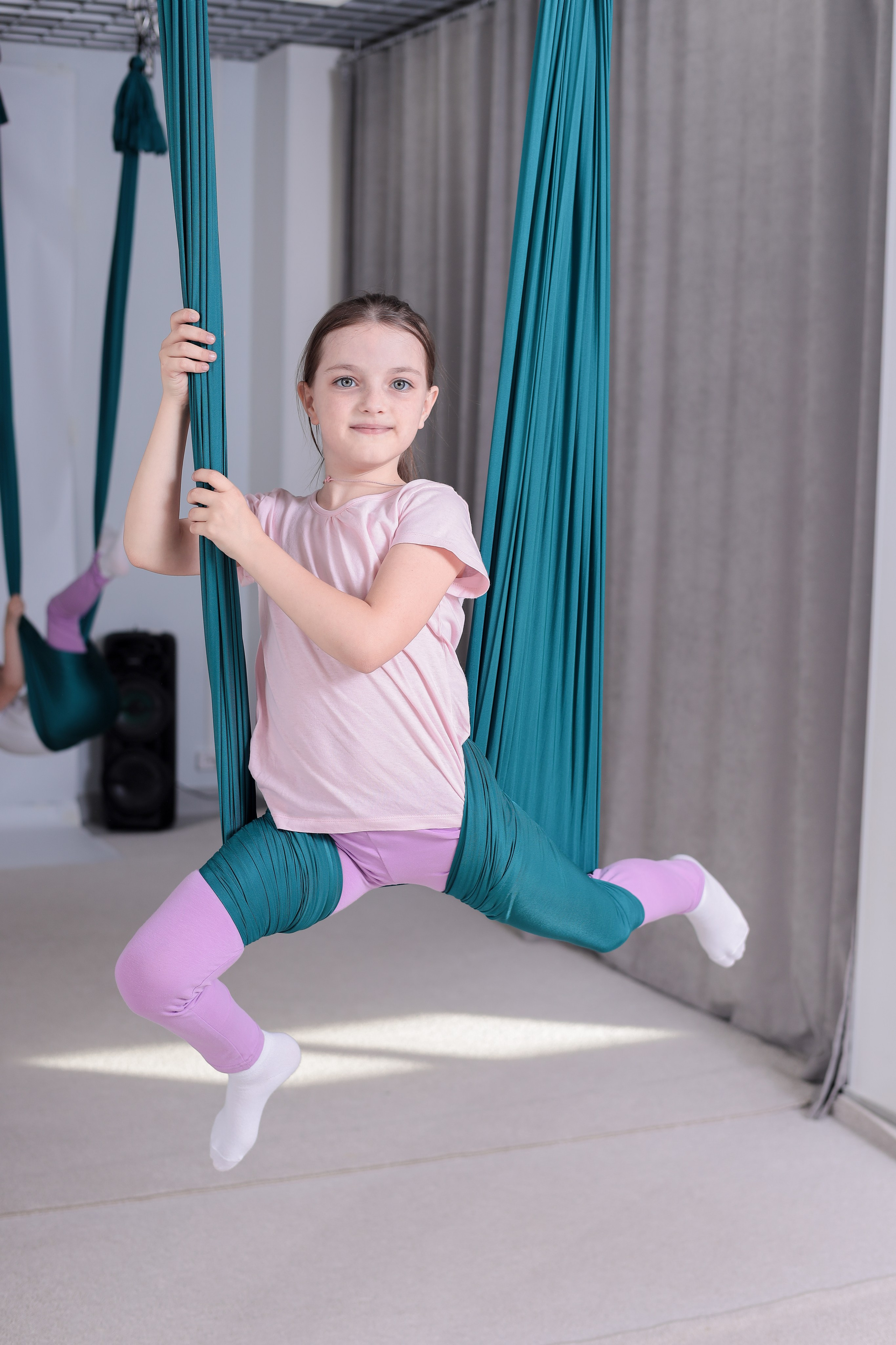 Детская аэройога. Фотограф Надршина Лилия