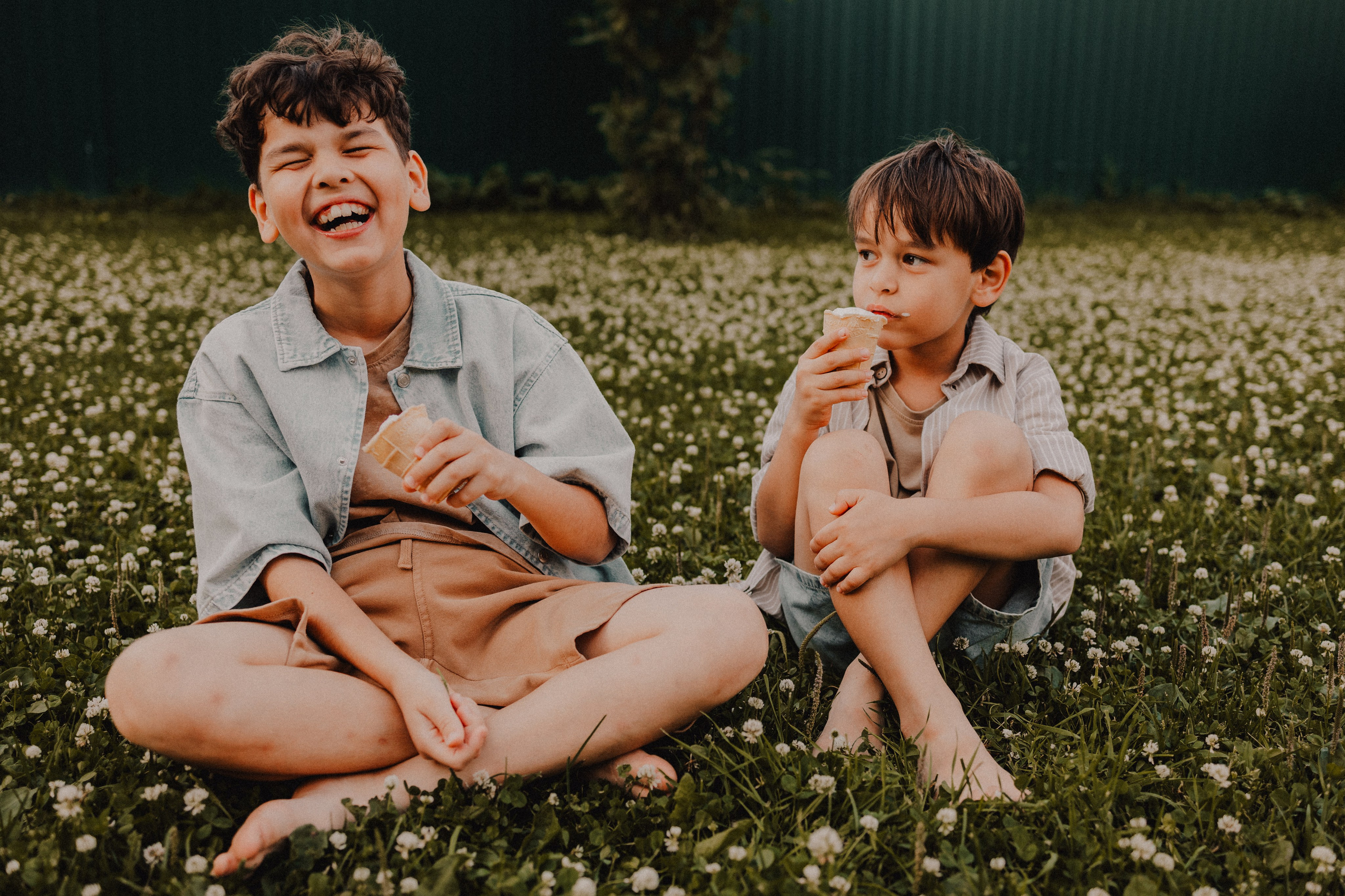 На лужайке. Семейный фотограф Москва