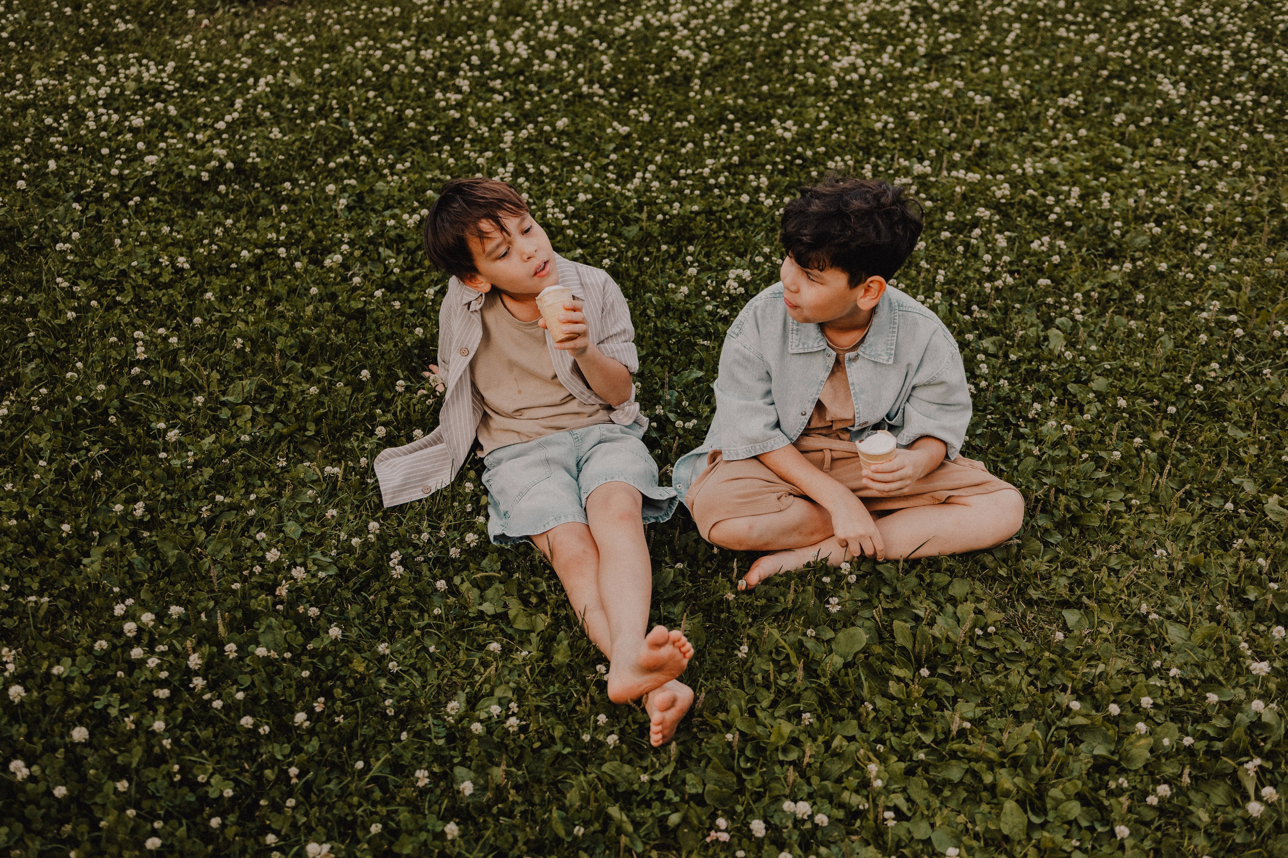 На лужайке. Семейный фотограф Москва