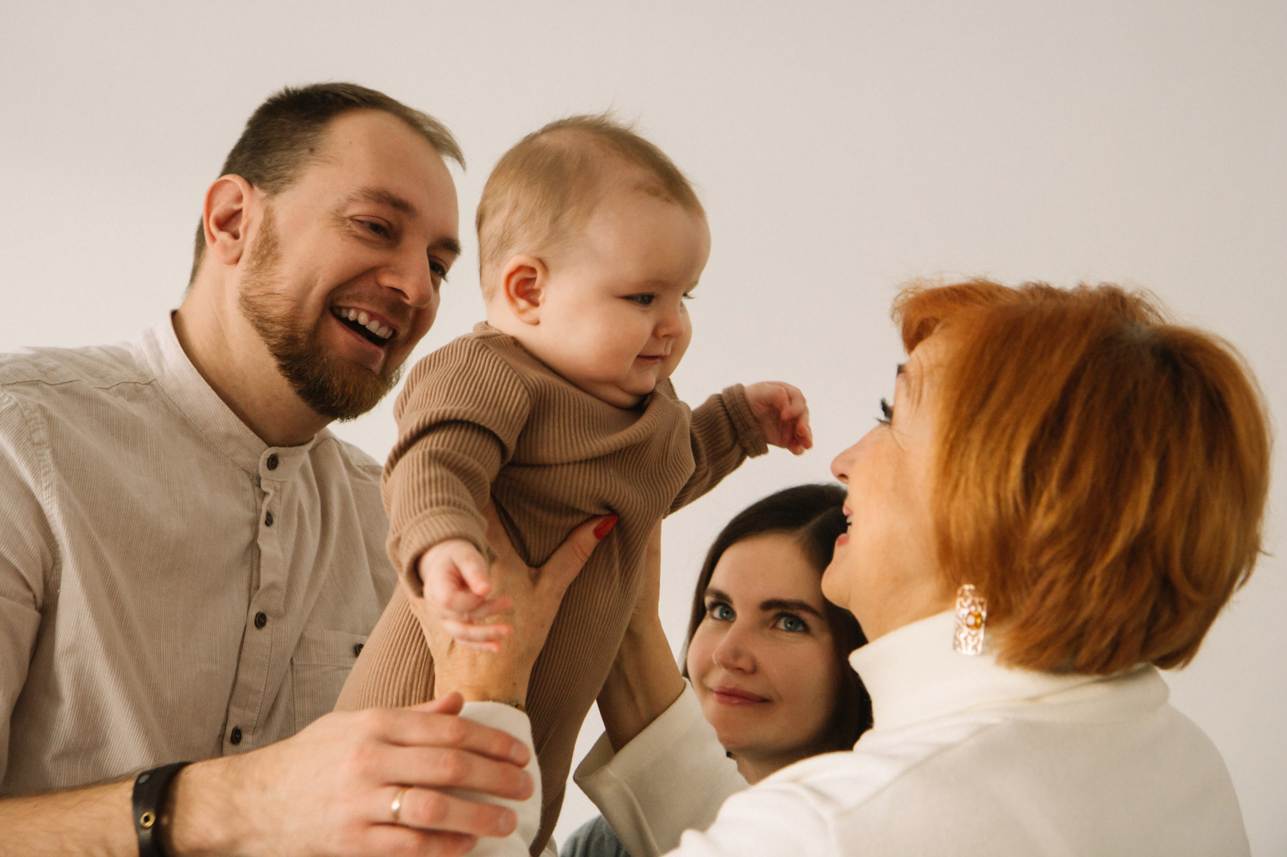 Съемка большой семьи на циклораме. Семейный фотограф в Томске Максимова Екатерина
