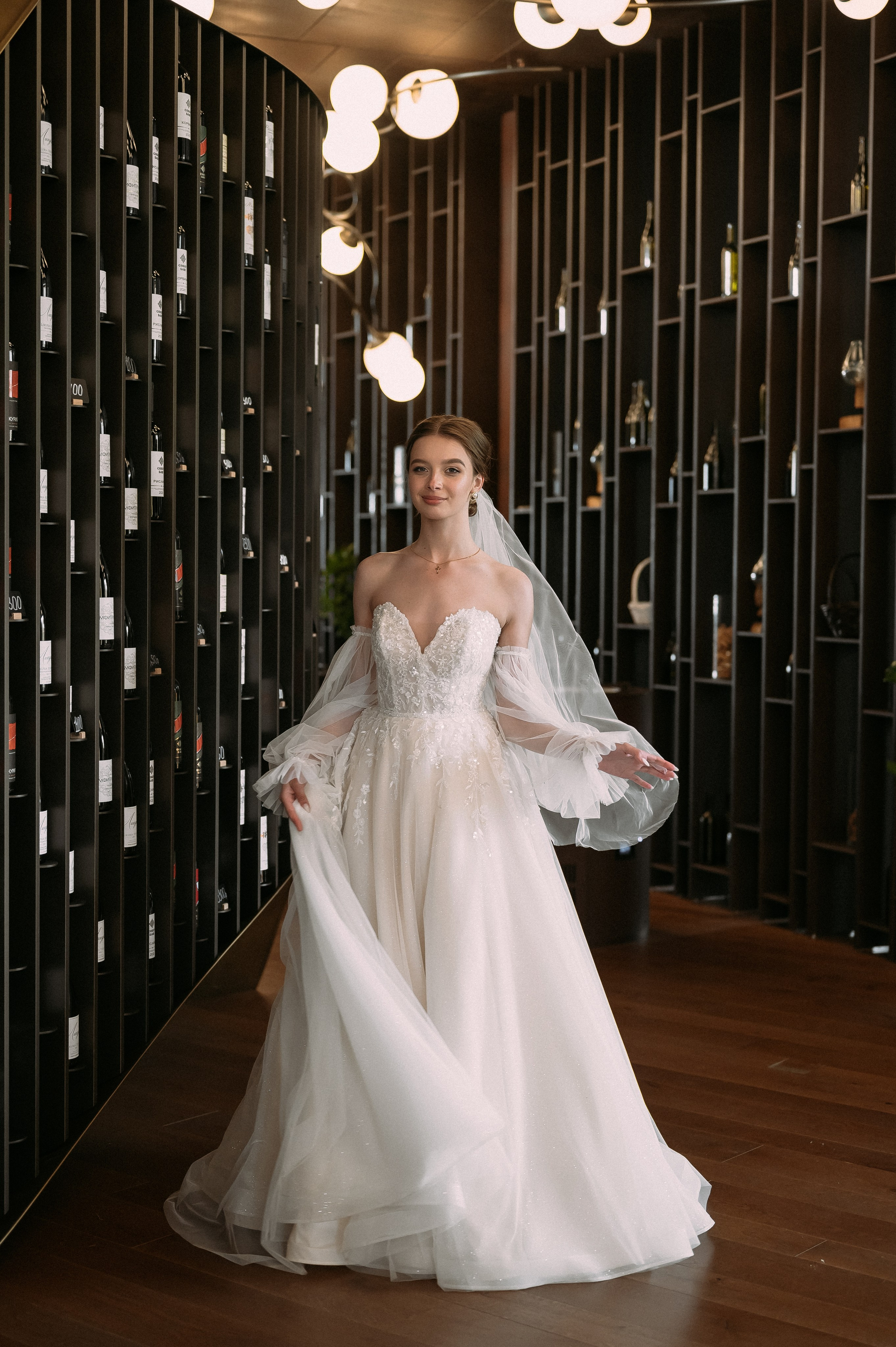 Свадебное утро и прогулка красивой яркой пары. Свадебный и семейный фотограф в Симферополе Дарья Маркова