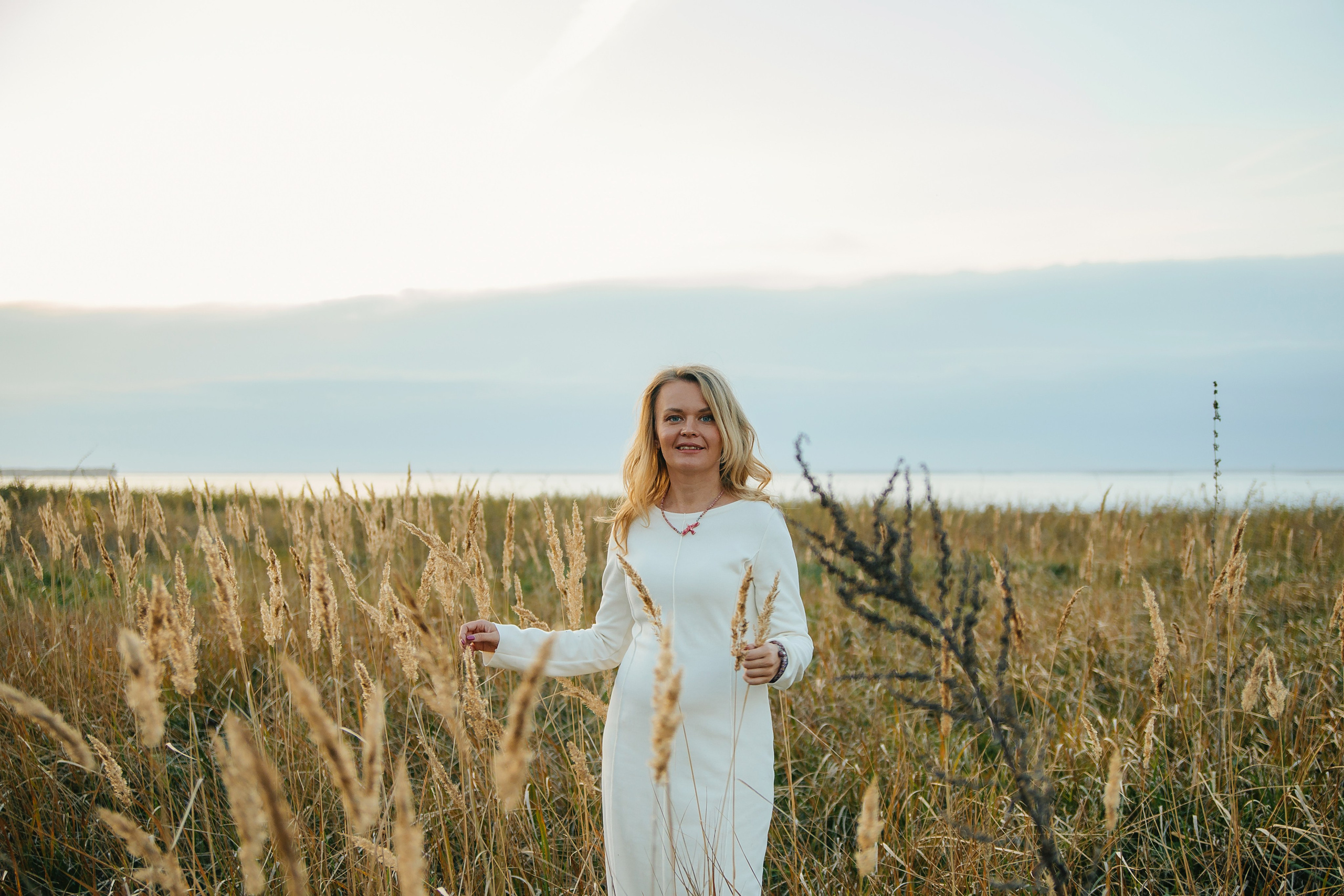 Настя, съемка на море и в поле. Выпускные альбомы Искитим, Бердск и Новосибирск Крюкова Елена