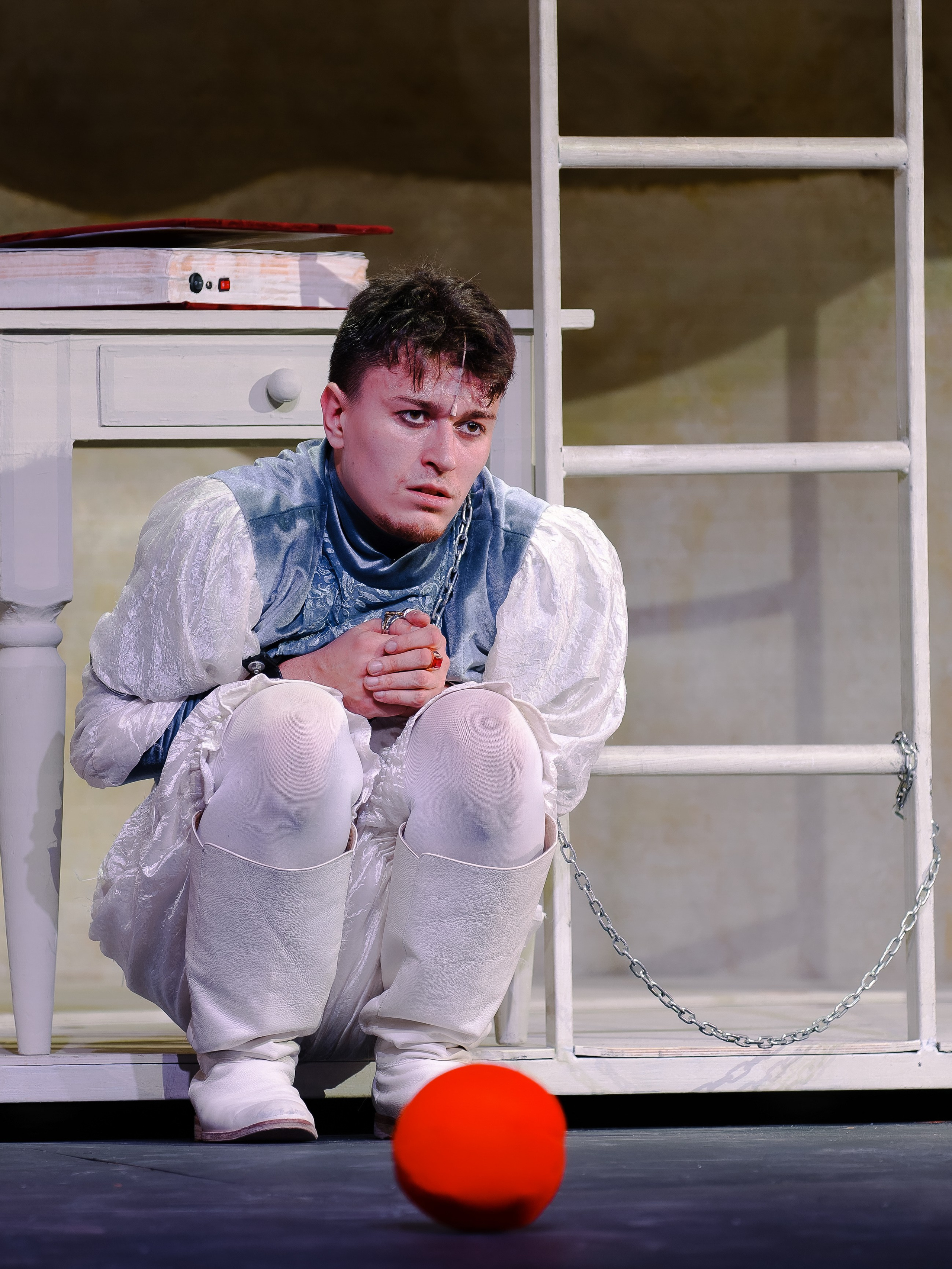 Любовь к трем апельсинам_Чехов Центр. Фотограф. г. Южно-Сахалинск. Олег Толстов