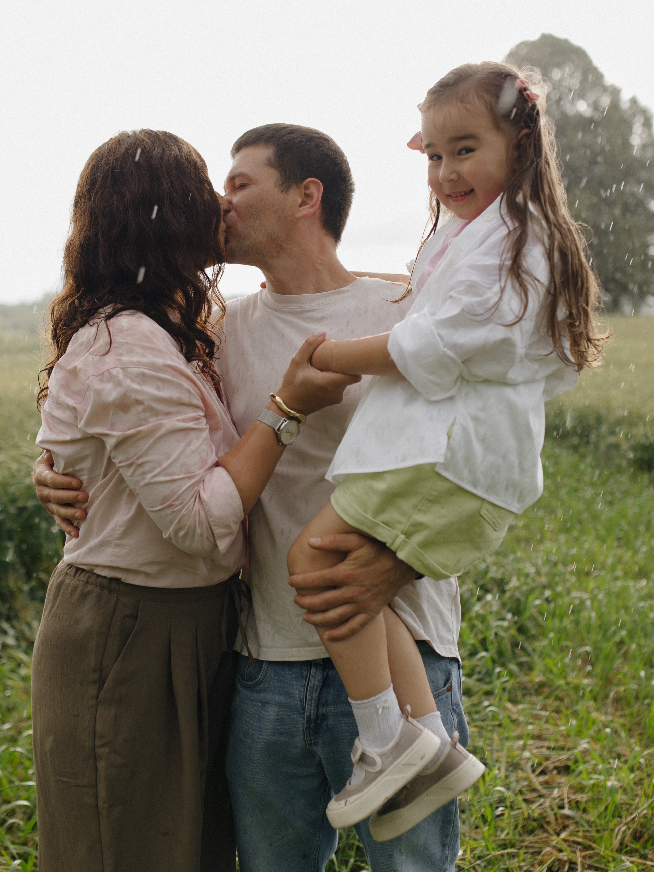«Под грибным дождём». Свадебный и семейный фотограф в Калининграде Ольга Мешечкова