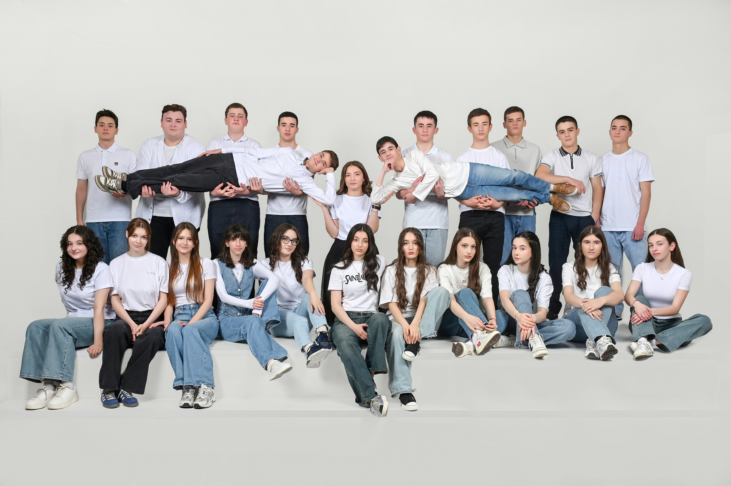 Галерея фотографий. Первая школьная фотостудия Zoom-Zoom в городе Владикавказ