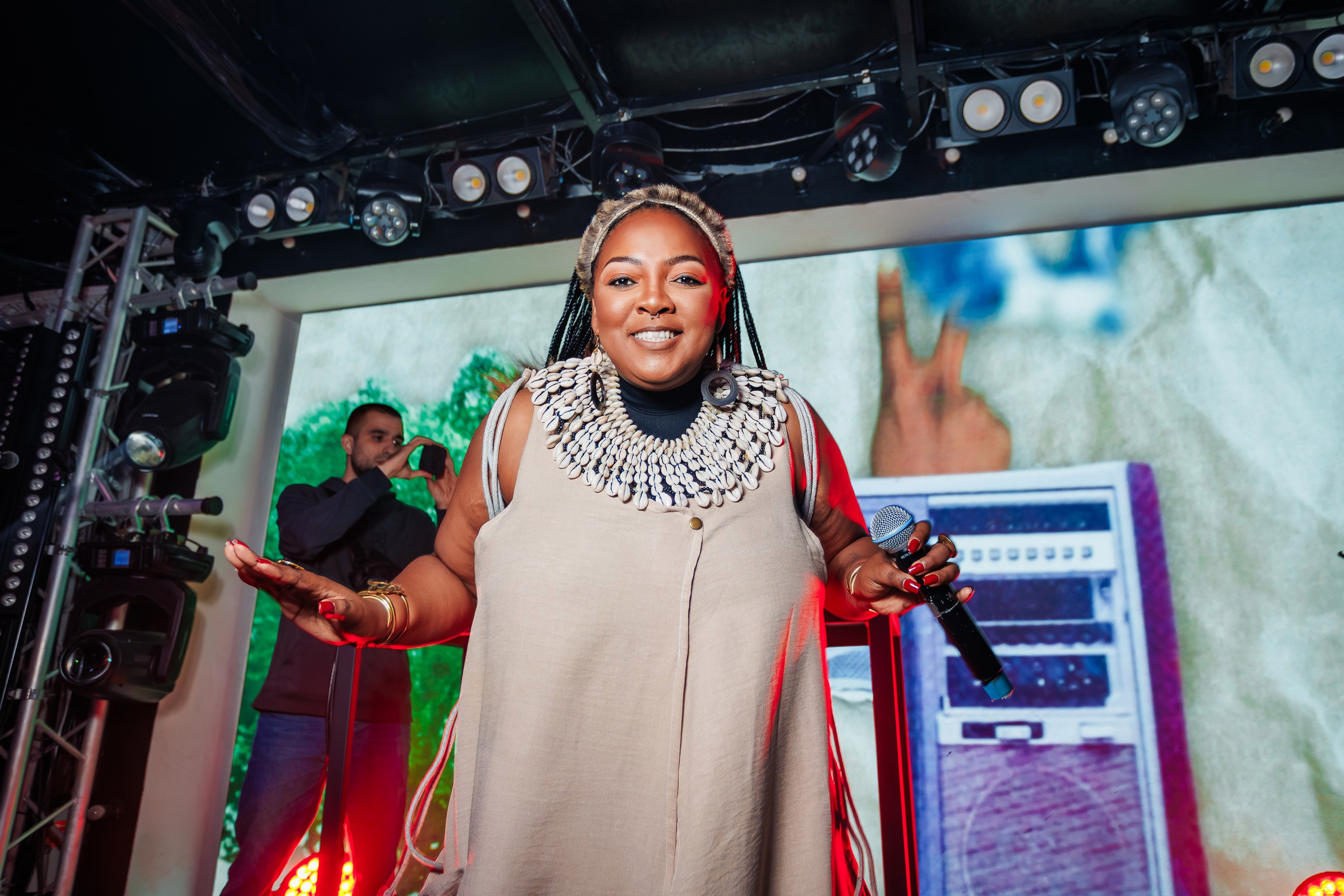 «LIZWI"_Чайка на пляже_Ялта_7.06.2025. Аминов Руслан | Фотограф