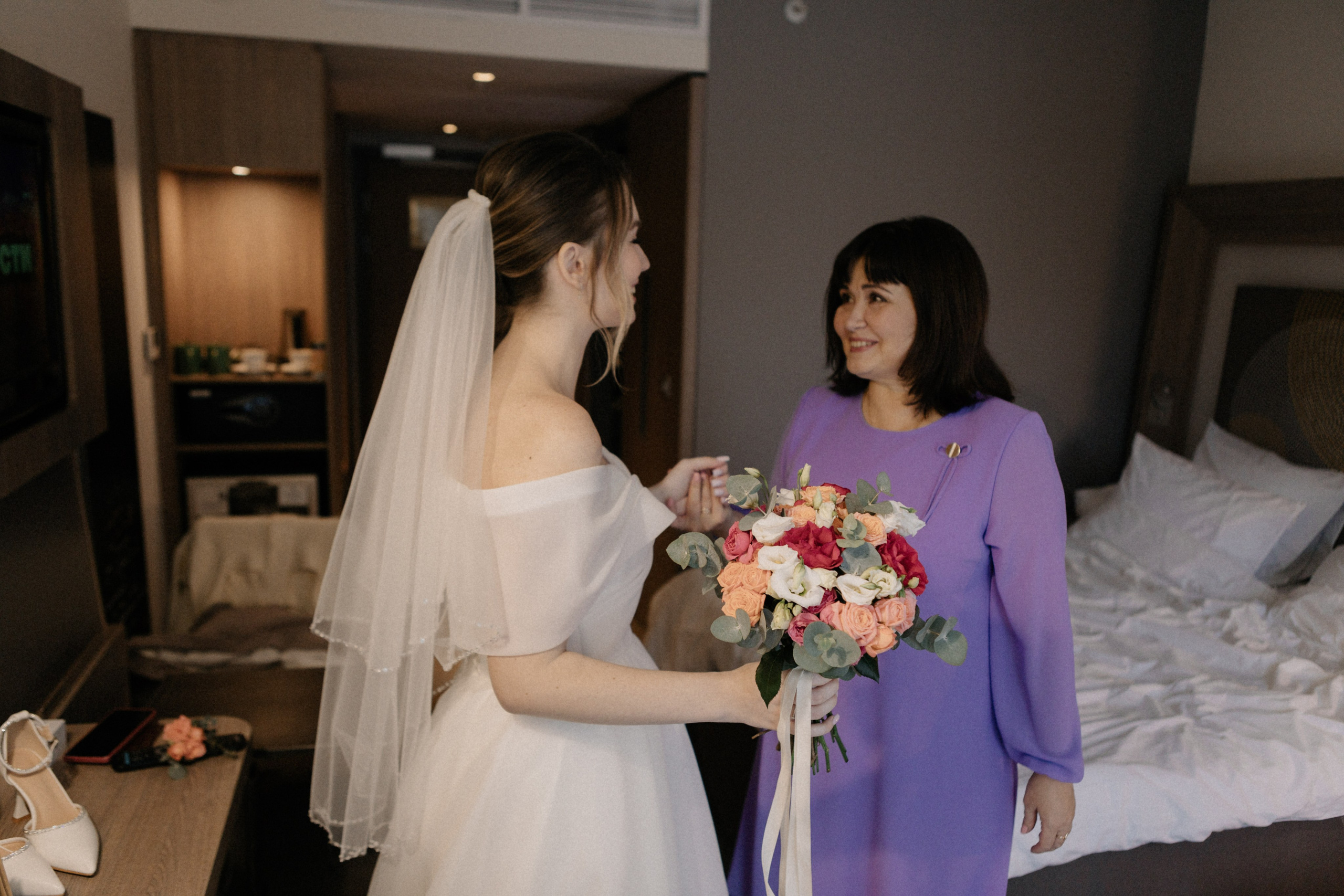 Ксюша и Илья. Утро в отеле роспись в Birds. Свадебный и портретный фотограф в Москве Анастасия Масюк