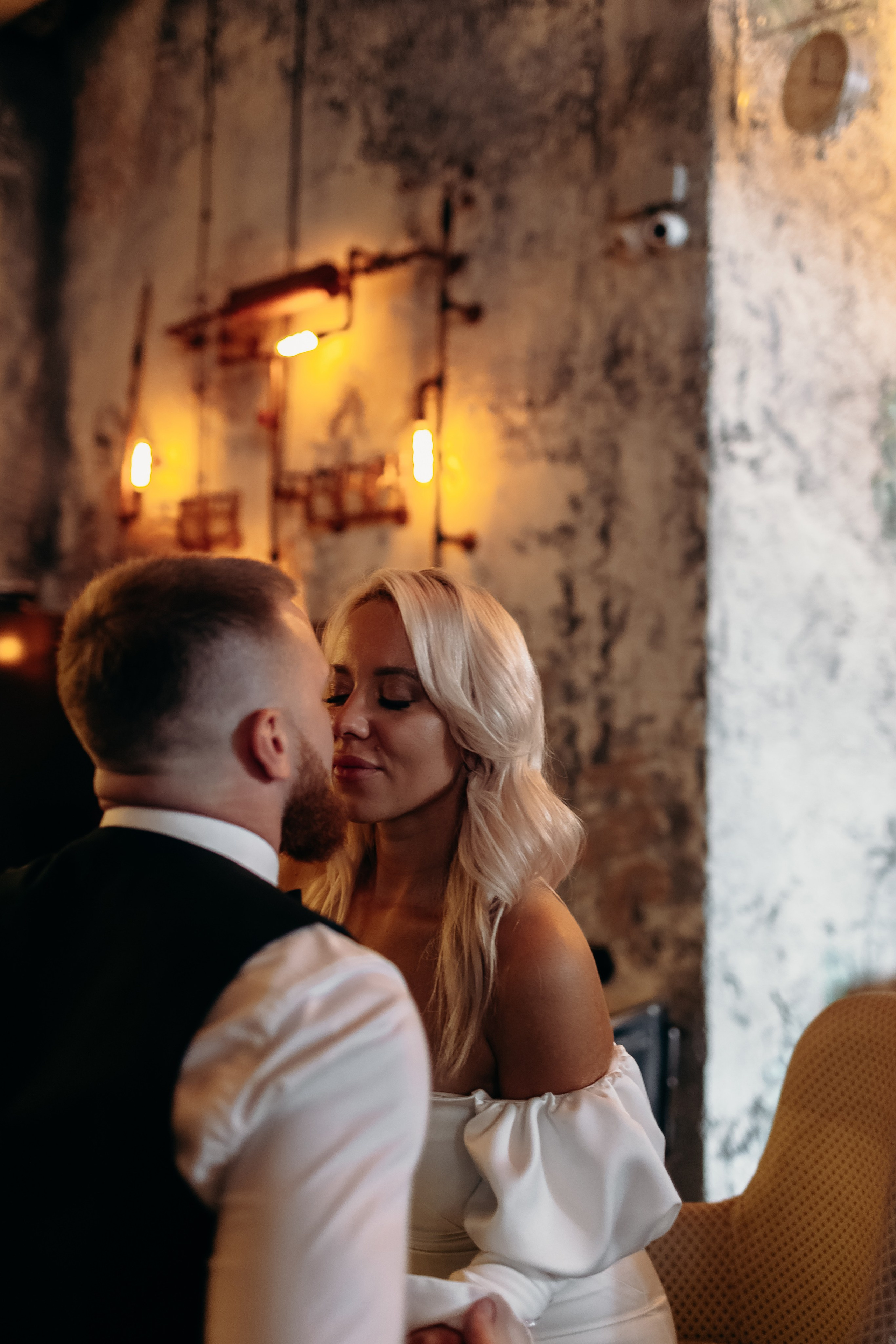 Александр и Елена (сборы, ресторан). Фотограф свадебный семейный в Красноярске Шукшина Наталья