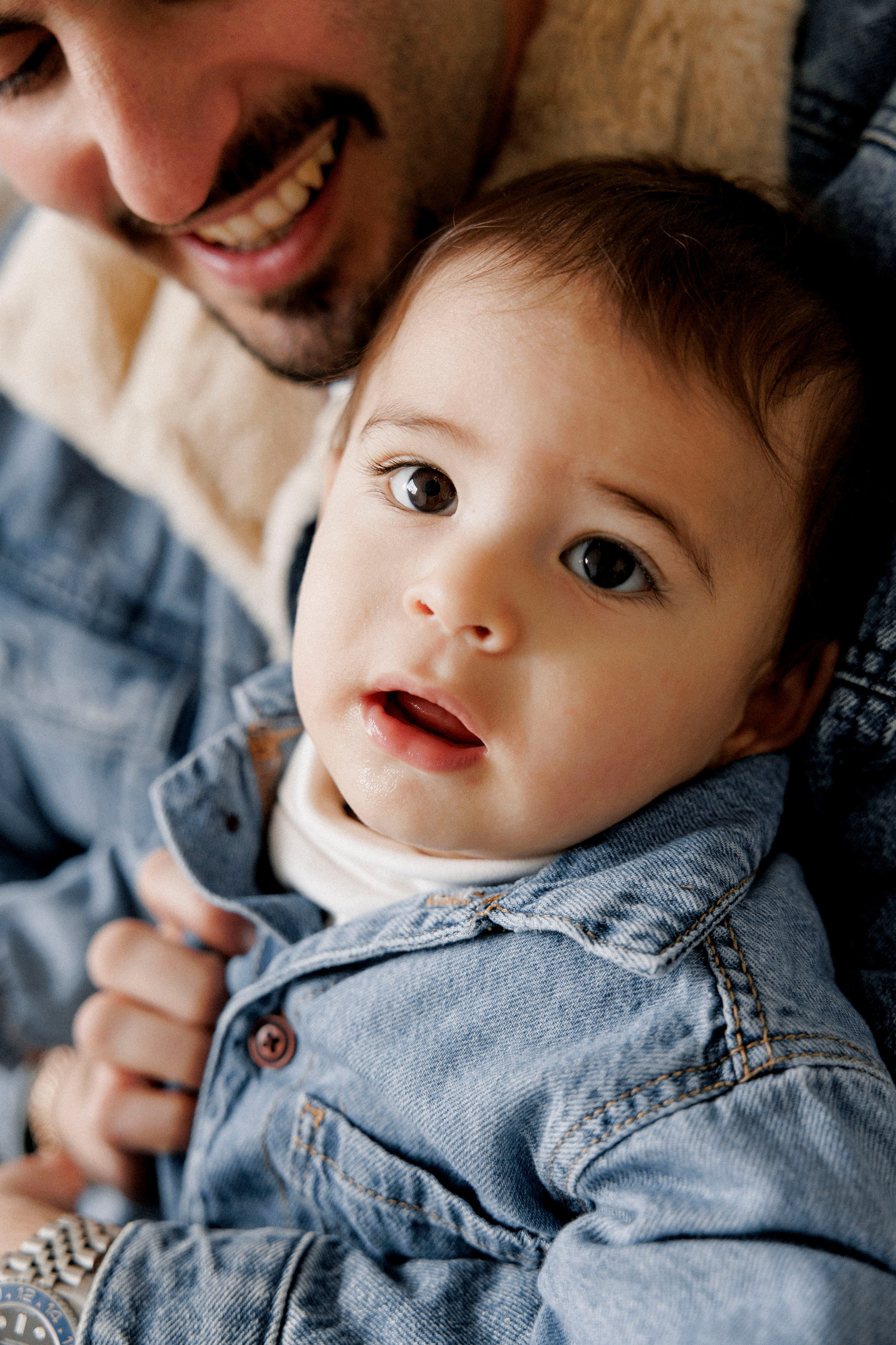 Family photoshoot in White Studio. Wedding and family photographer
