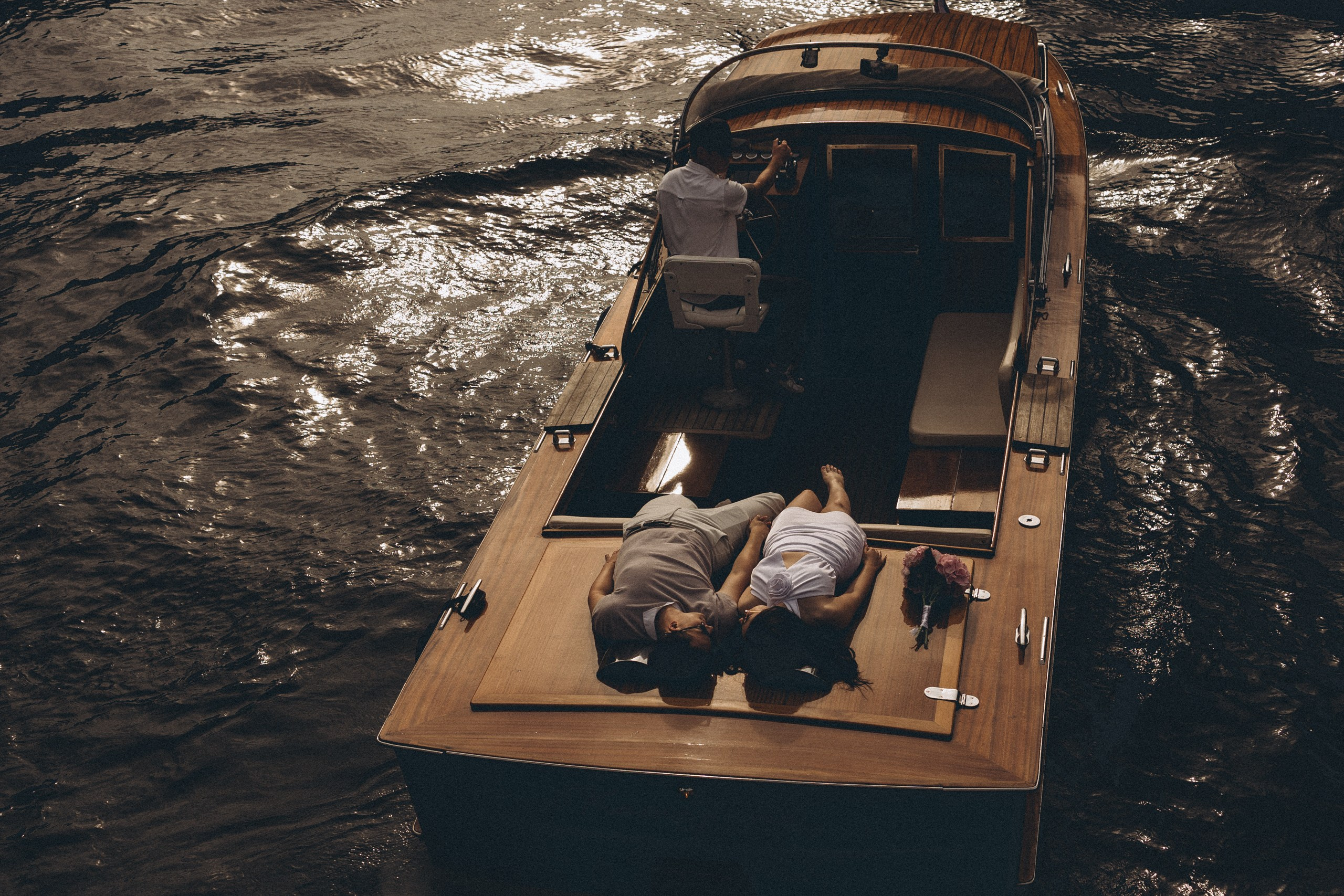 СВАДЕНБНАЯ СЬЕМКА НА КАТЕРЕ ПО КАНАЛАМ САНКТ-ПЕТЕРБУРГА И В АКВАТОРИИ НЕВЫ. Профессиональный фотограф, Санкт-Петербург — Виктория Богомолова