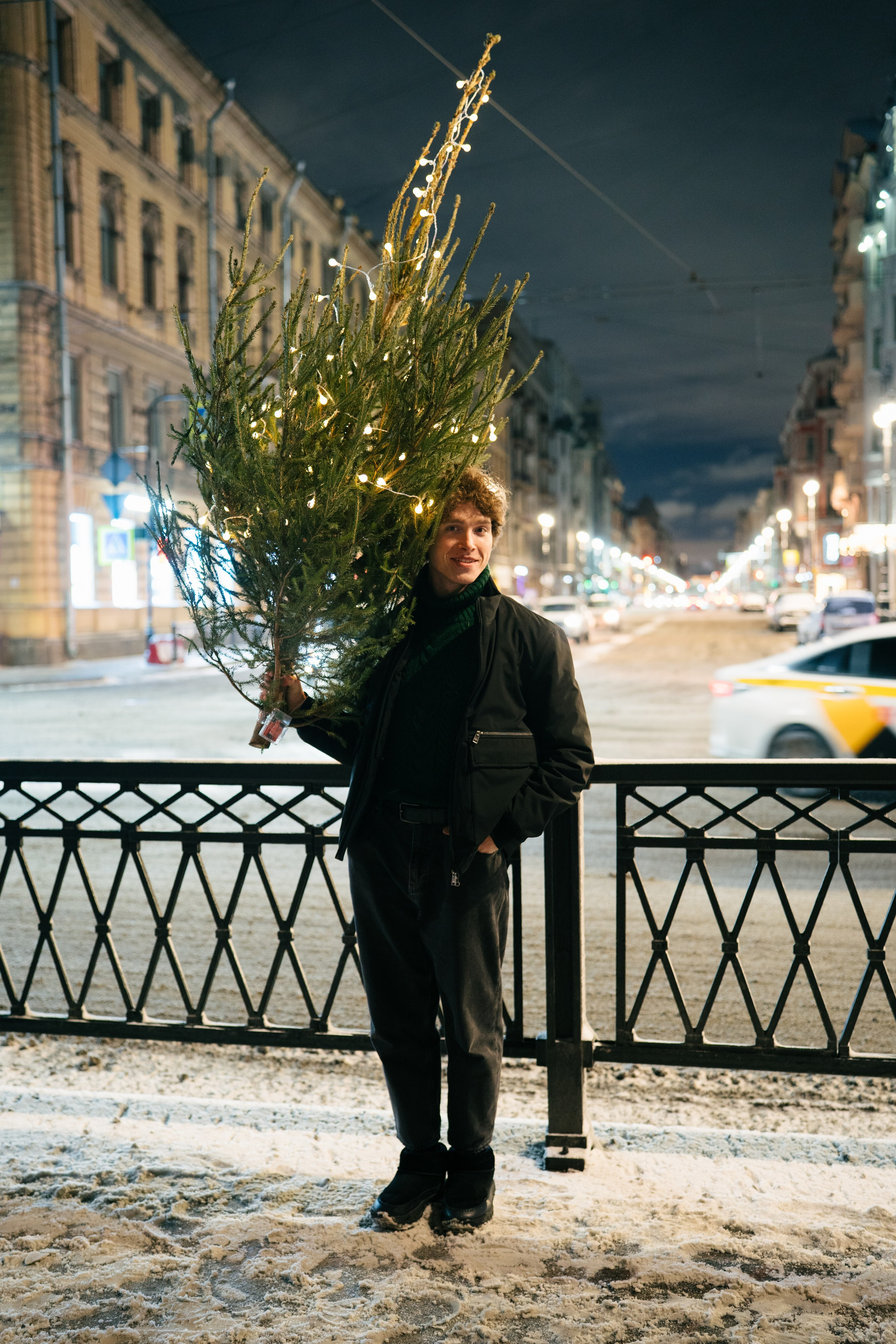 НОВОГОДНЯЯ ПРОГУЛКА ПАРЫ ПО ЧЕРНЫШЕВСКОЙ ПЕРЕД НОВЫМ ГОДОМ. Профессиональный фотограф, Санкт-Петербург — Виктория Богомолова