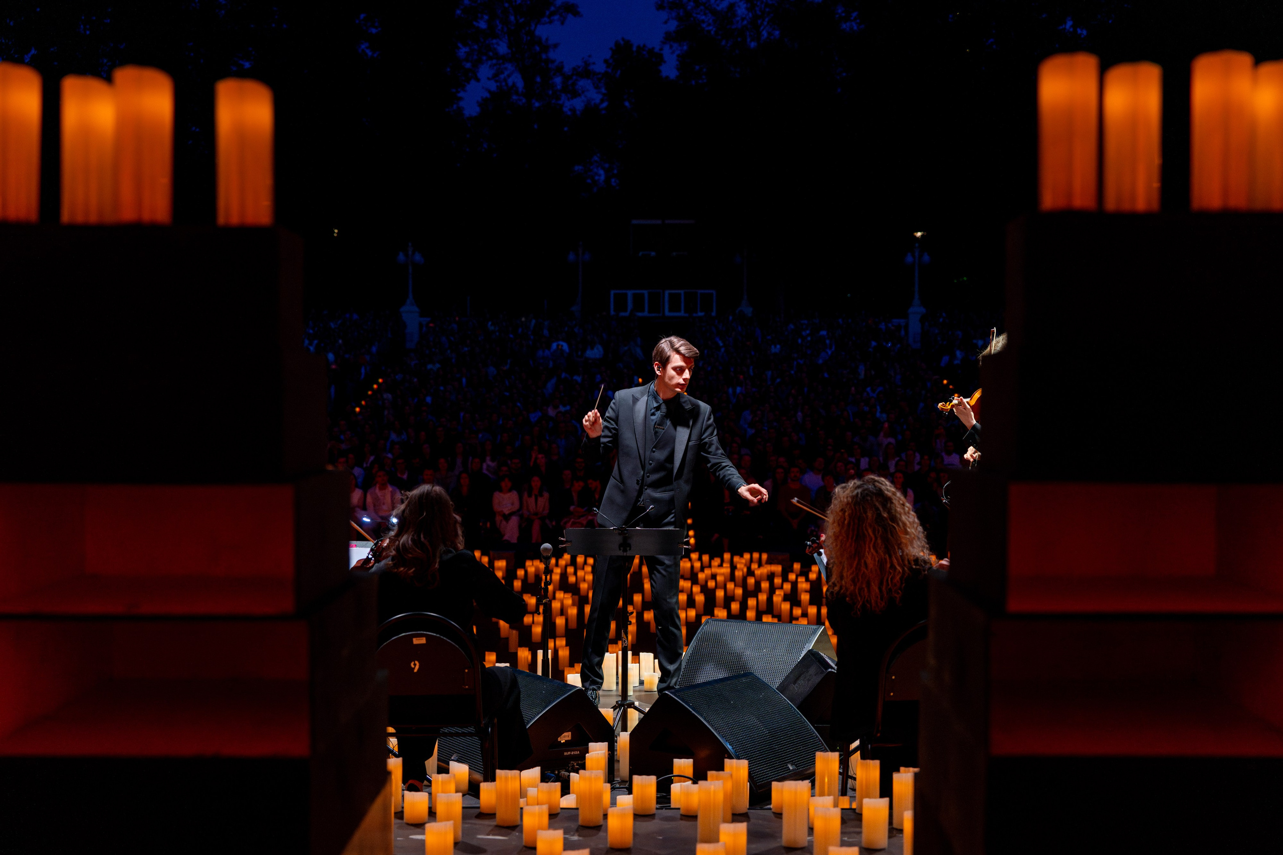 Симфонический оркестр Lumisfera при свечах. Фотограф Никита Комаров