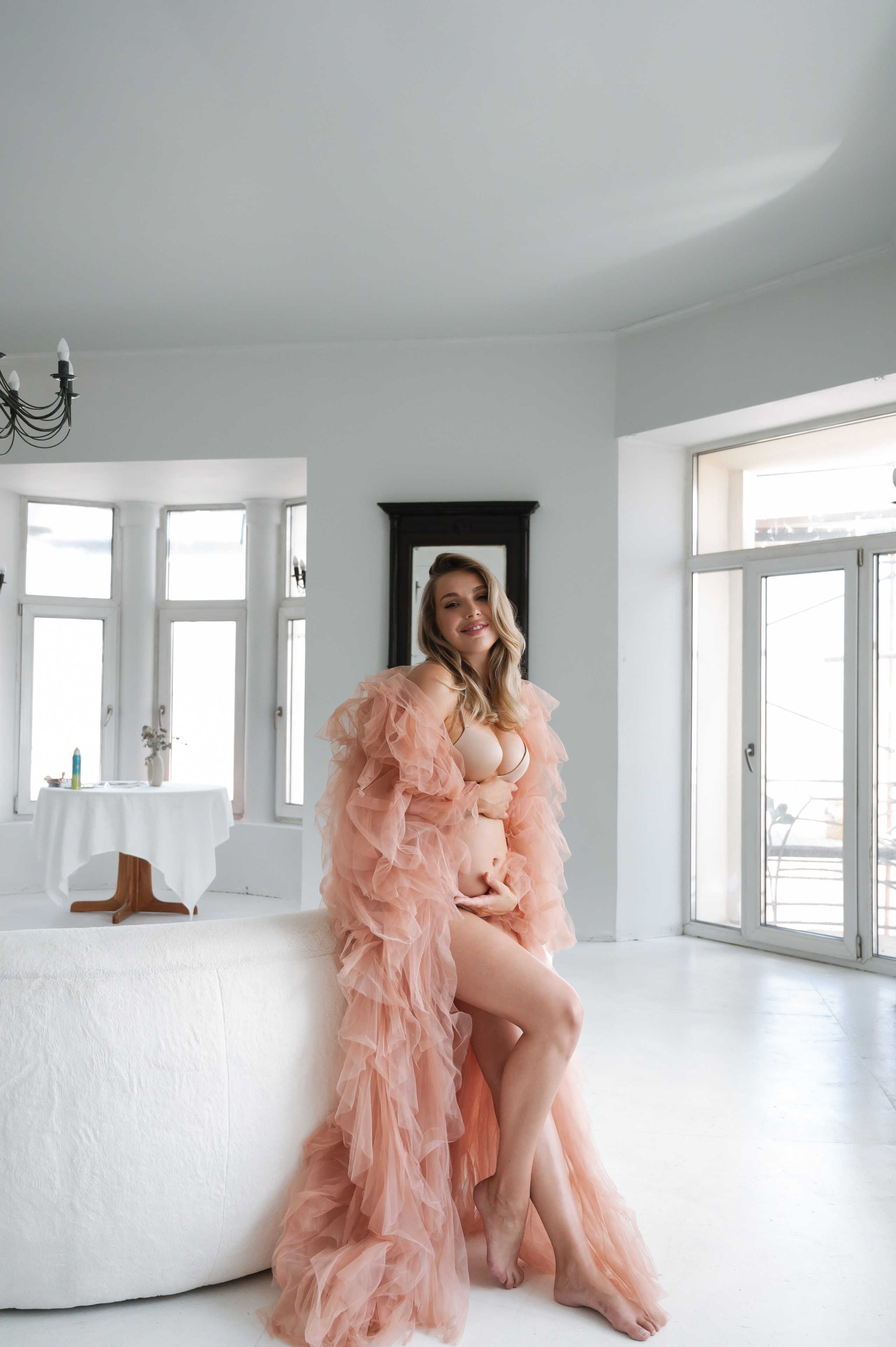 Профессиональный семейный и беременный фотограф в Санкт-Петербурге — Маргарита Иванова. Индивидуальные фотосессии под ключ: от образа до гот. Профессиональный фотограф беременности в СПБ. Стильные фотосессии беременности в стиле минимализм и классическая фотография