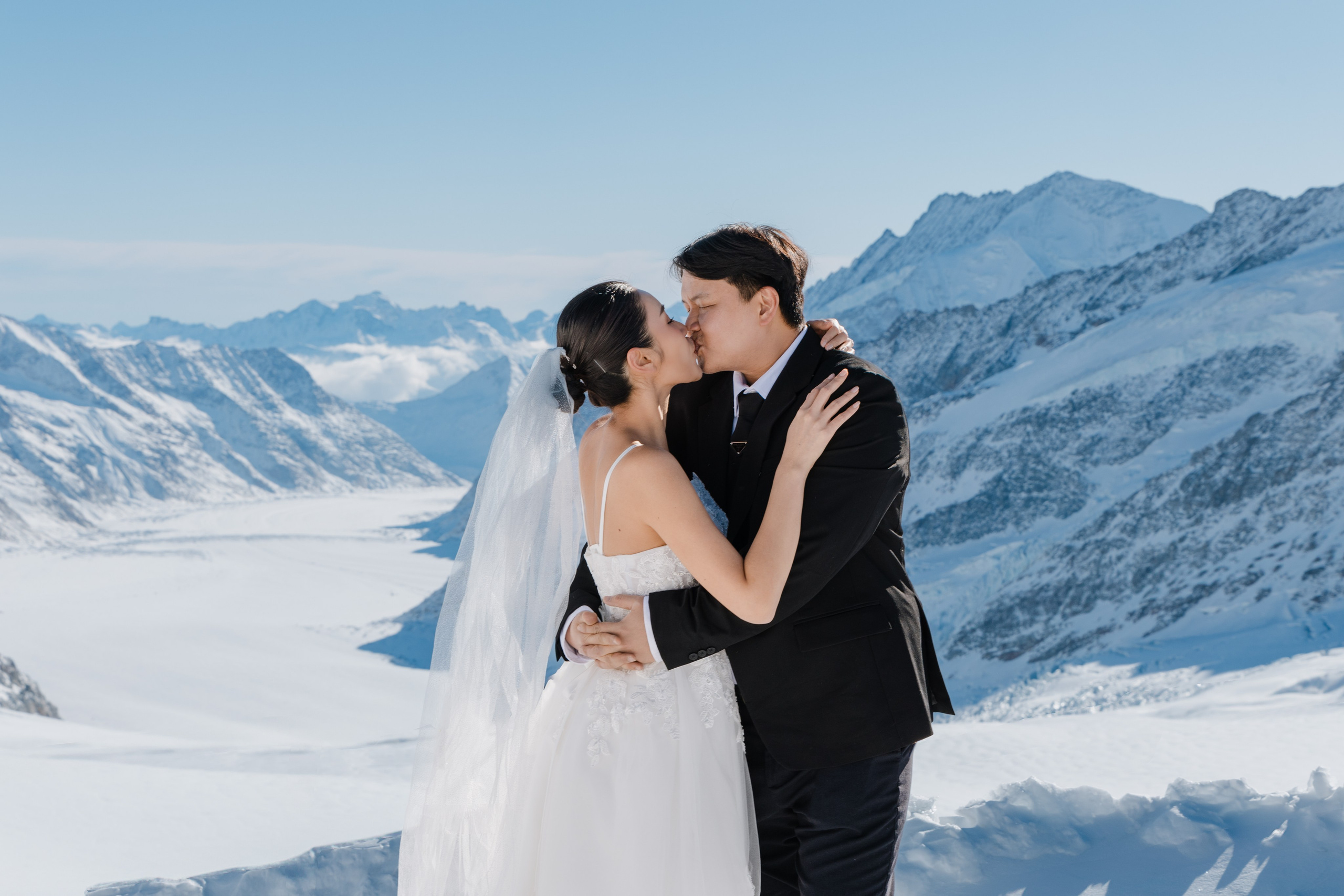 Sugar & V (Jungfraujoch). Photographer in Interlaken area