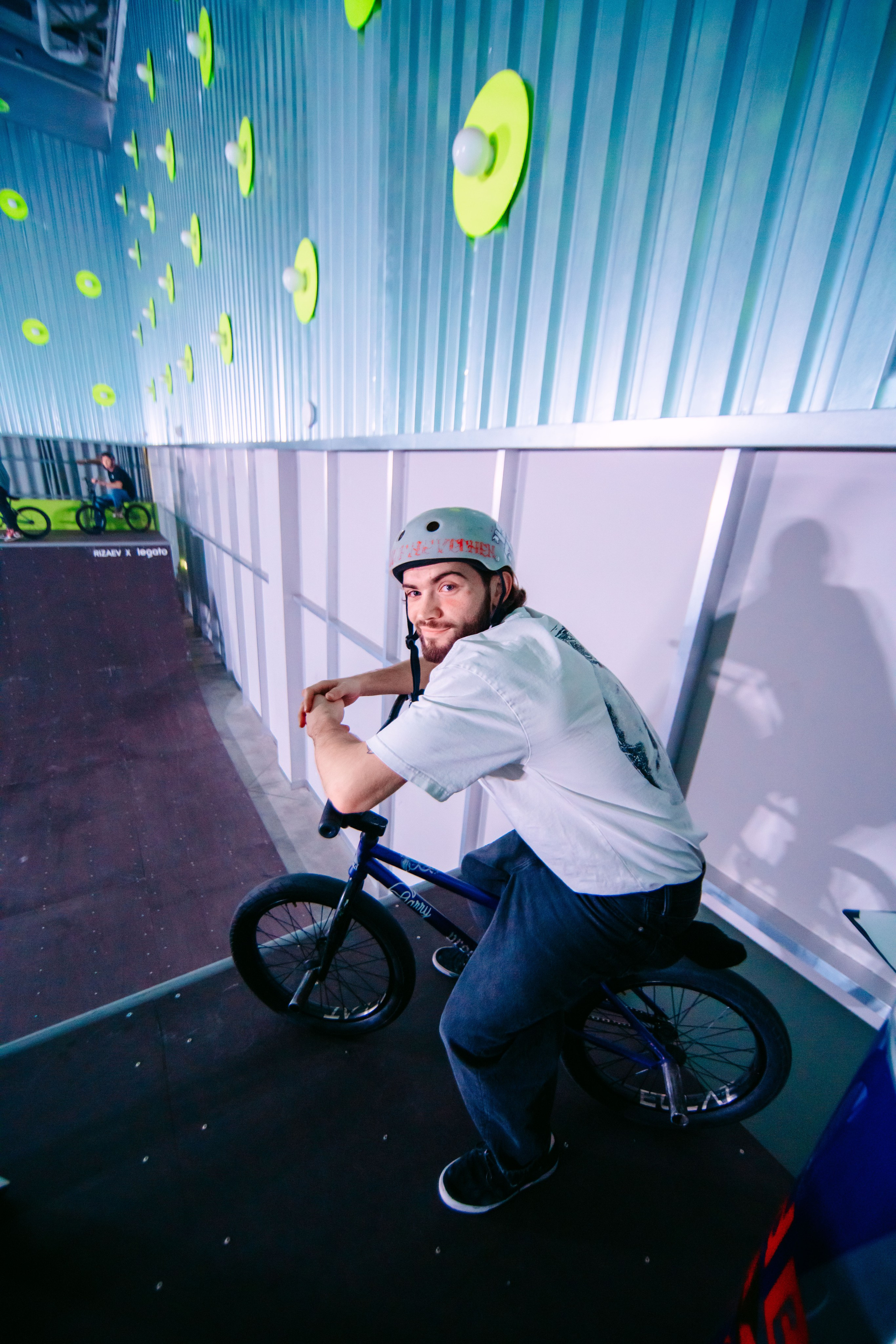 УРАМ. Ночная смена / 2025. Саша Копылов, фотограф в Казани