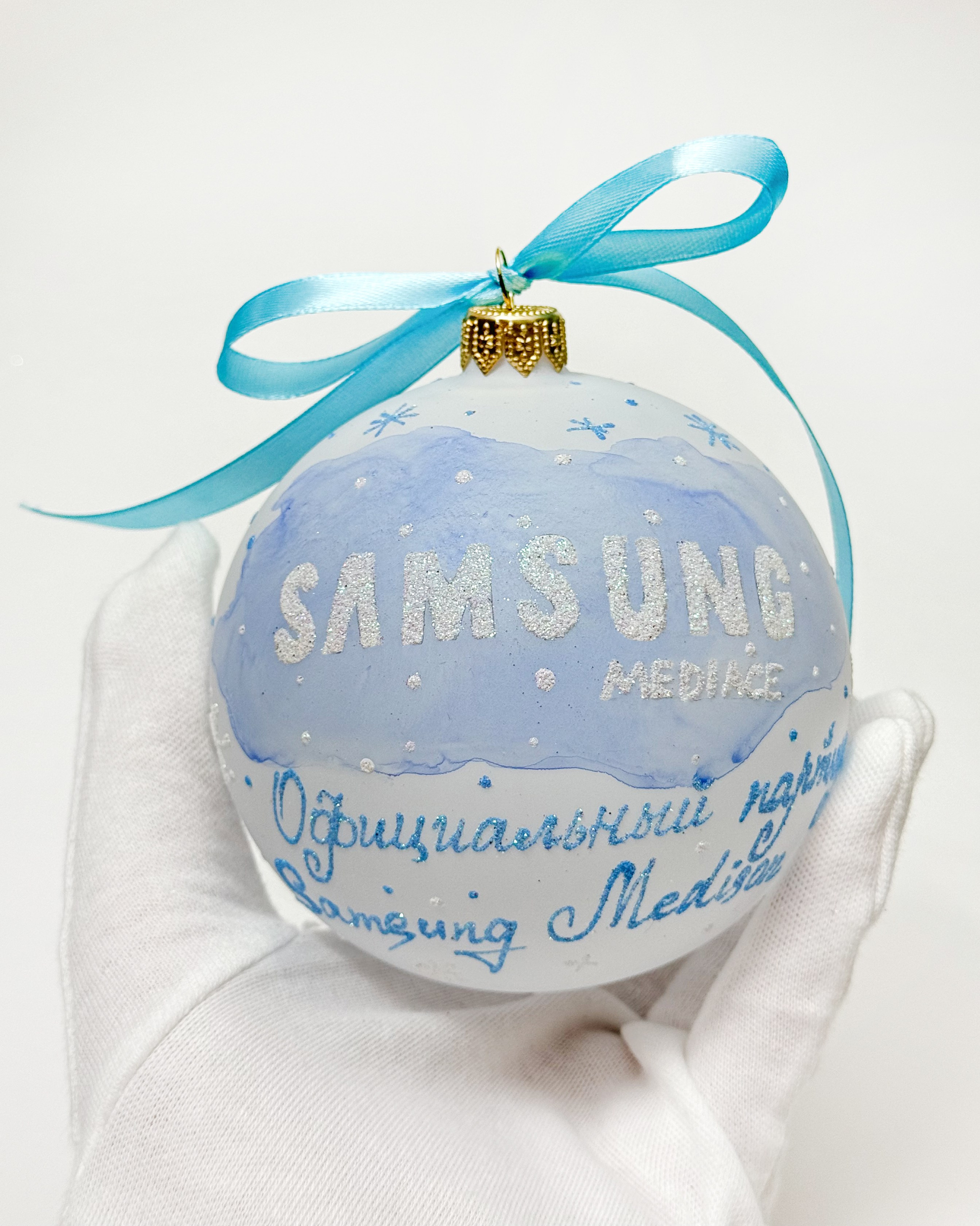 ArtSHARm- наше портфолио по ёлочным шарам с ручной росписью. Художественная ручная роспись елочных шаров, корпоративные подарки и восковые аромасвечи