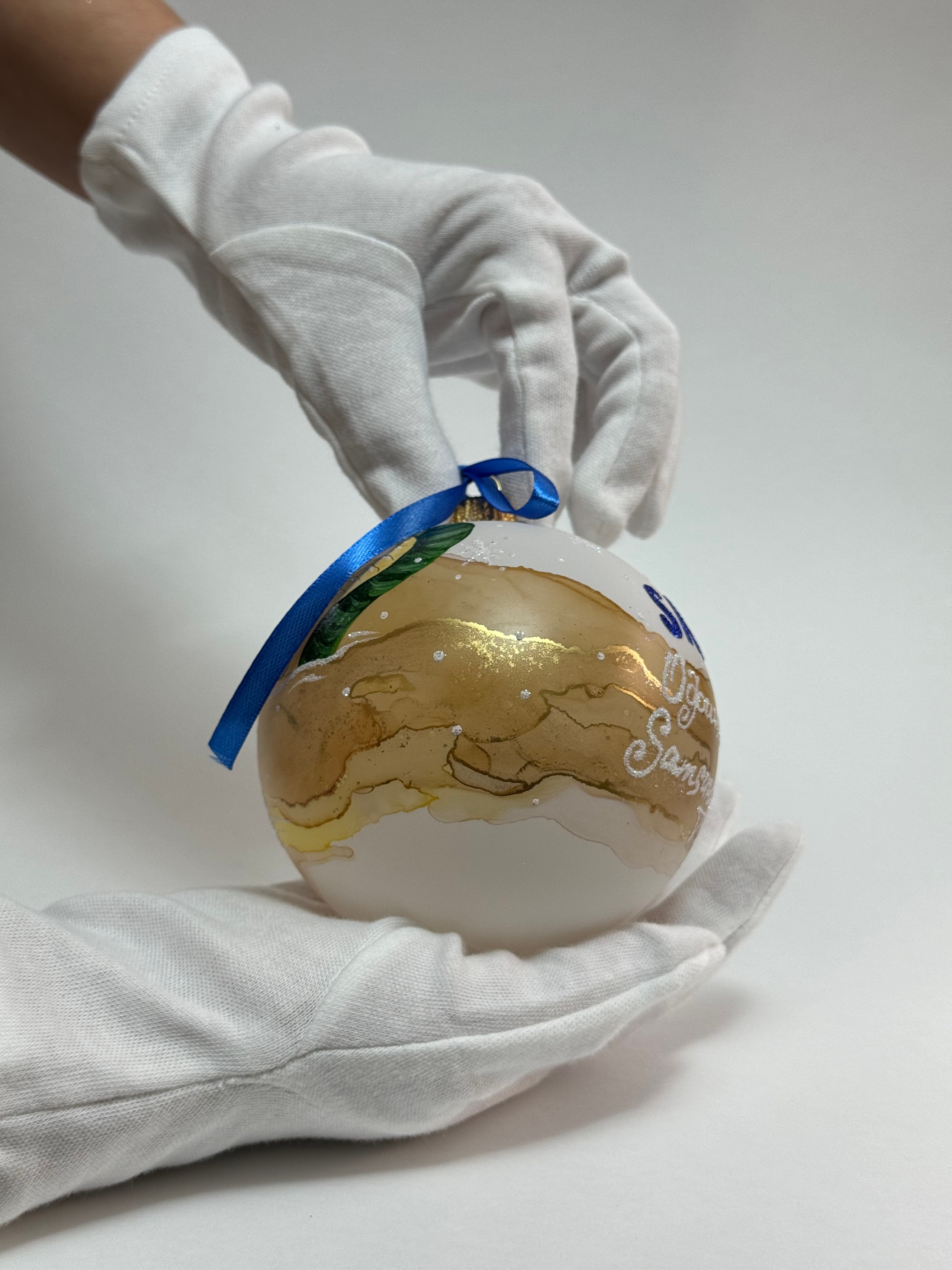 ArtSHARm- наше портфолио по ёлочным шарам с ручной росписью. Художественная ручная роспись елочных шаров, корпоративные подарки и восковые аромасвечи