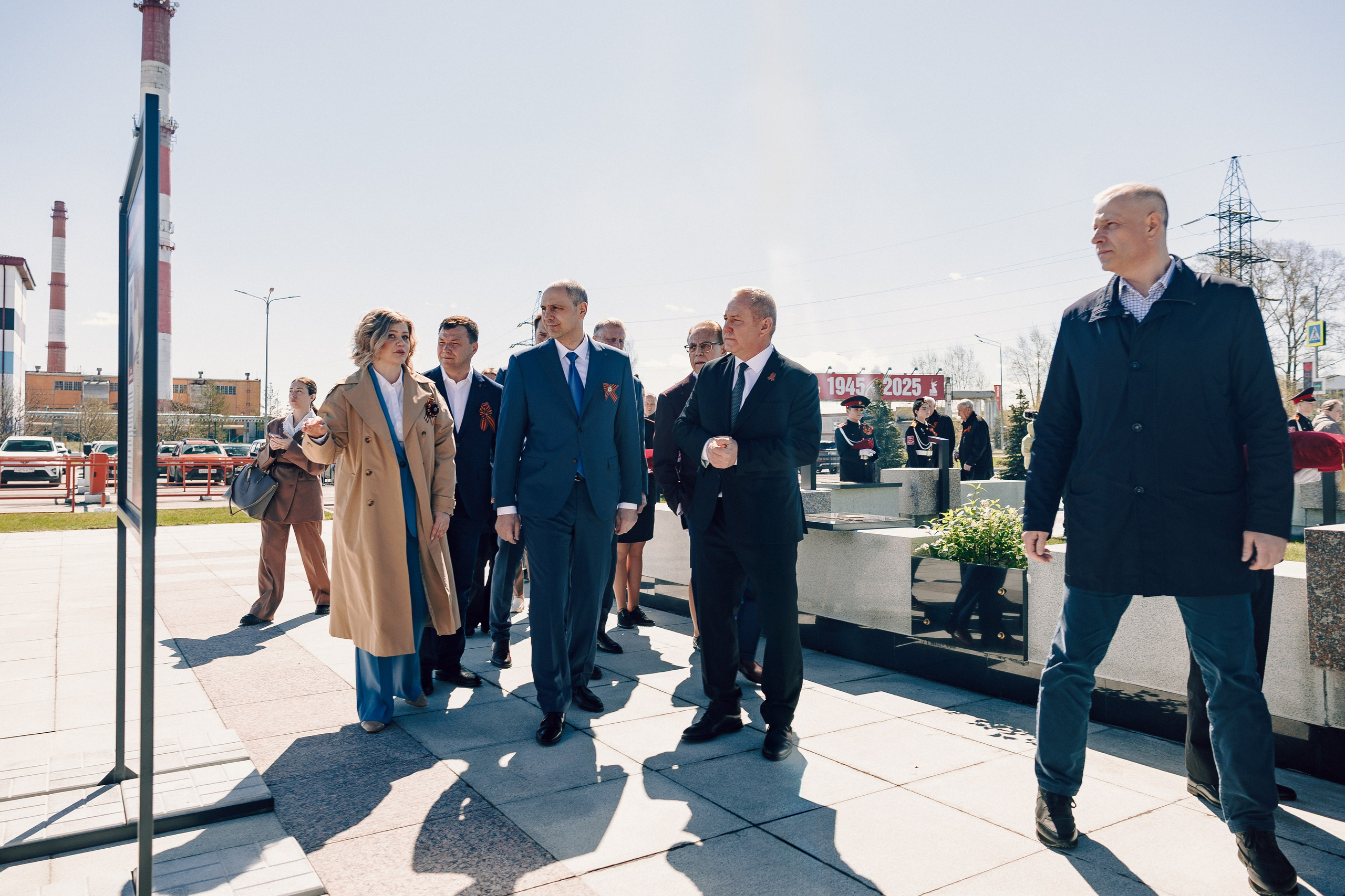 Торжественный митинг, посвящённый открытию Мемориала Славы воинам-новотрубникам. Лёшка Варзегов — фотограф